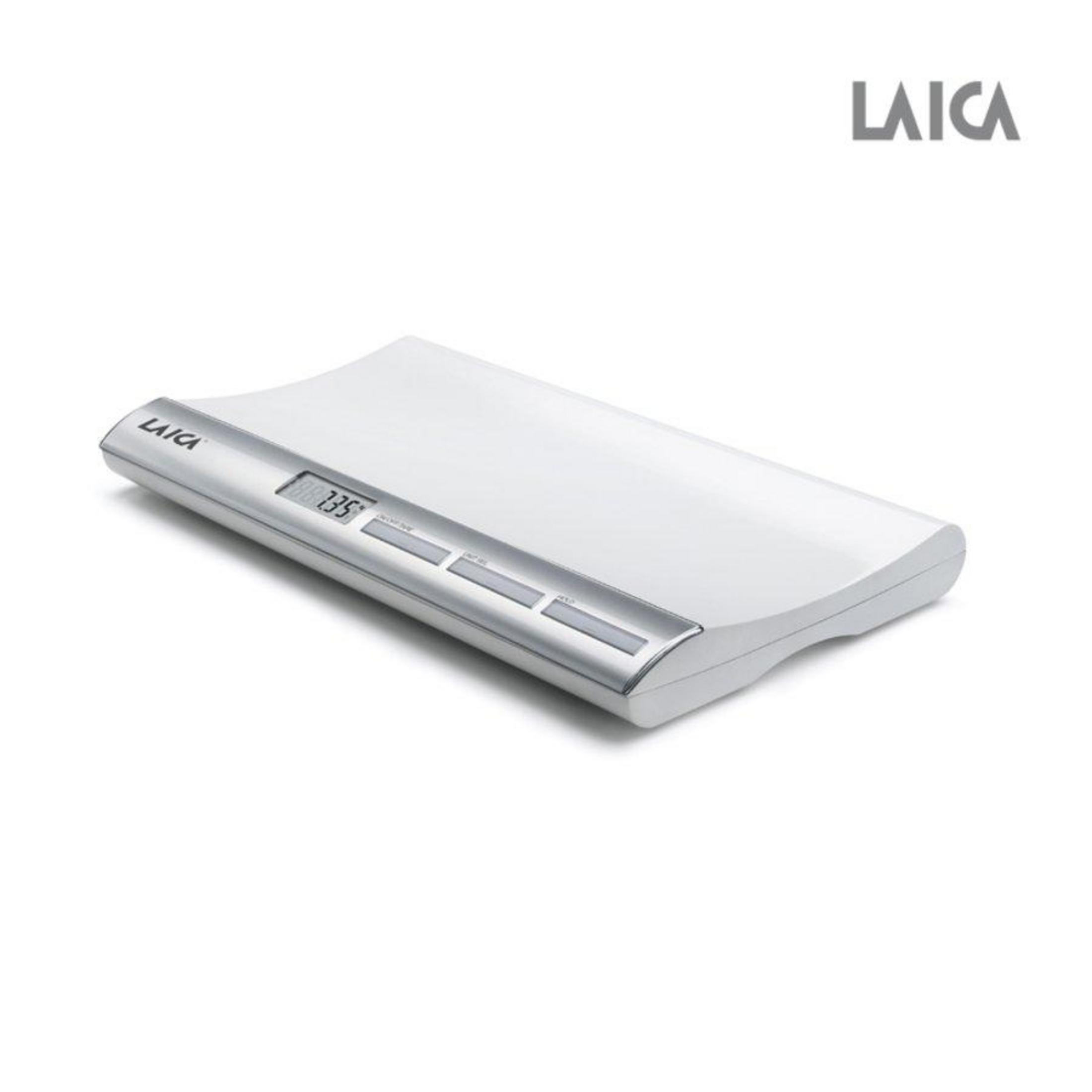 Una báscula para bebés blanca con pantalla digital y logo LAICA.