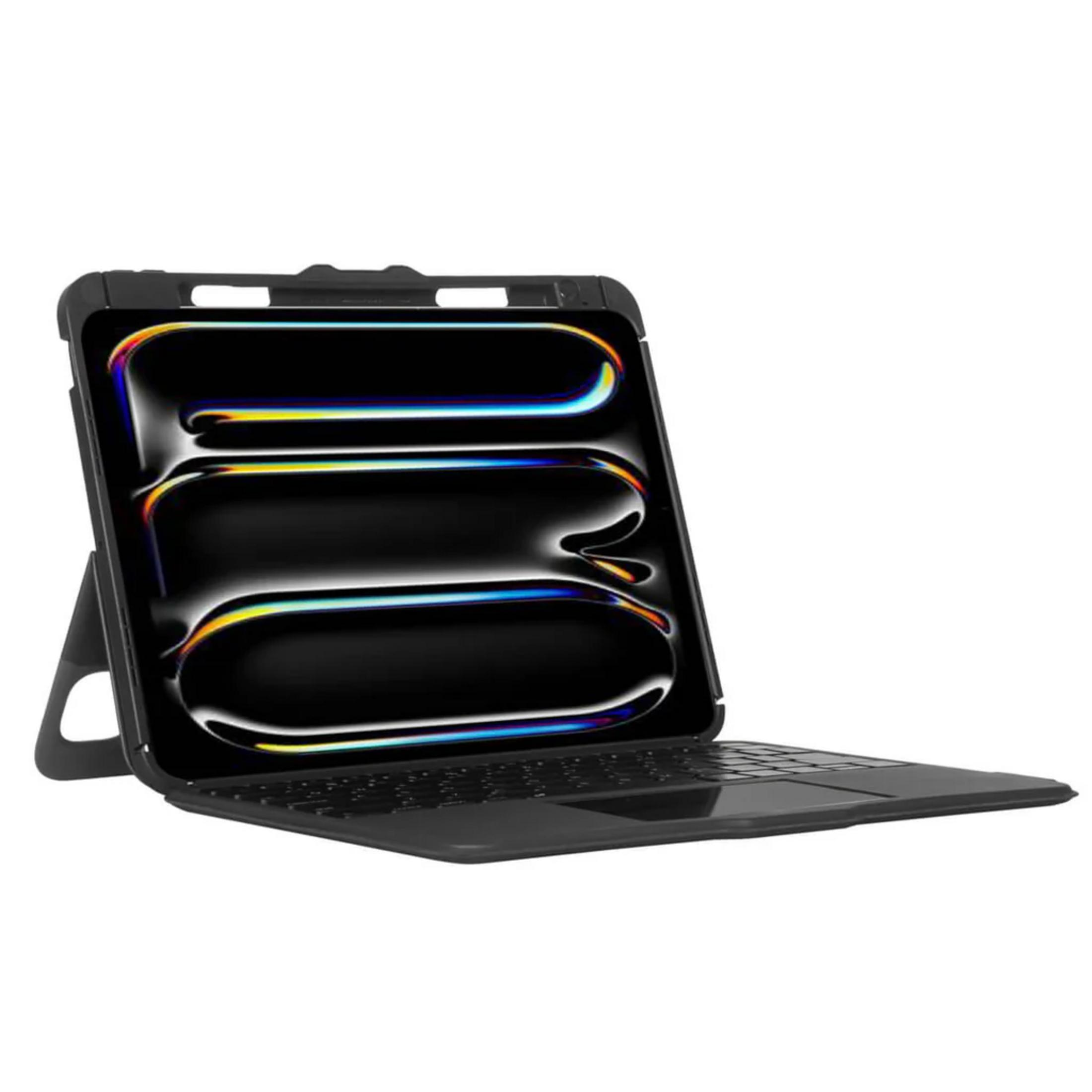 Tablet nero in custodia con tastiera, sfondo bianco.