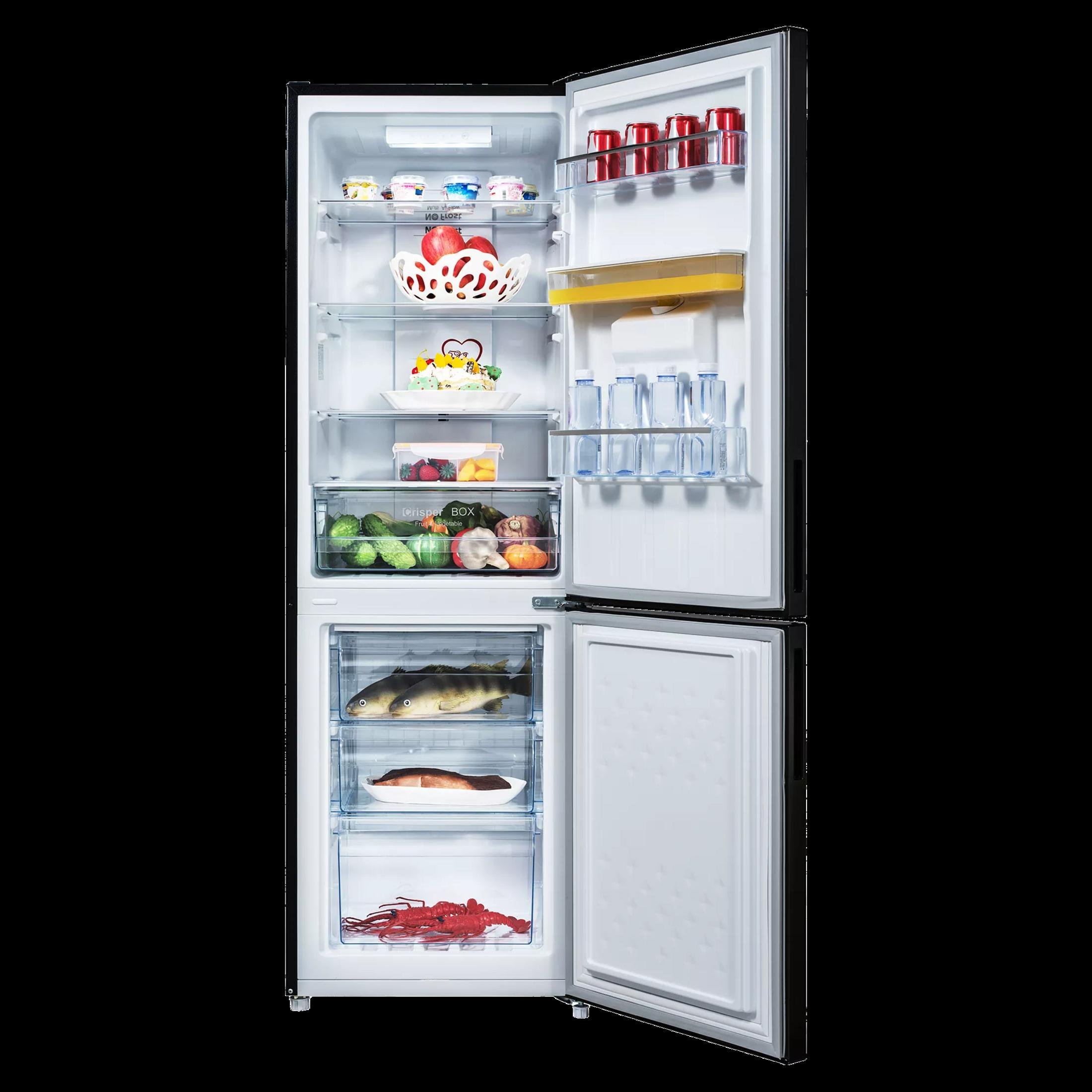 Un refrigerador abierto lleno de comida: yogur, manzanas, verduras, pescado, langostas y bebidas.