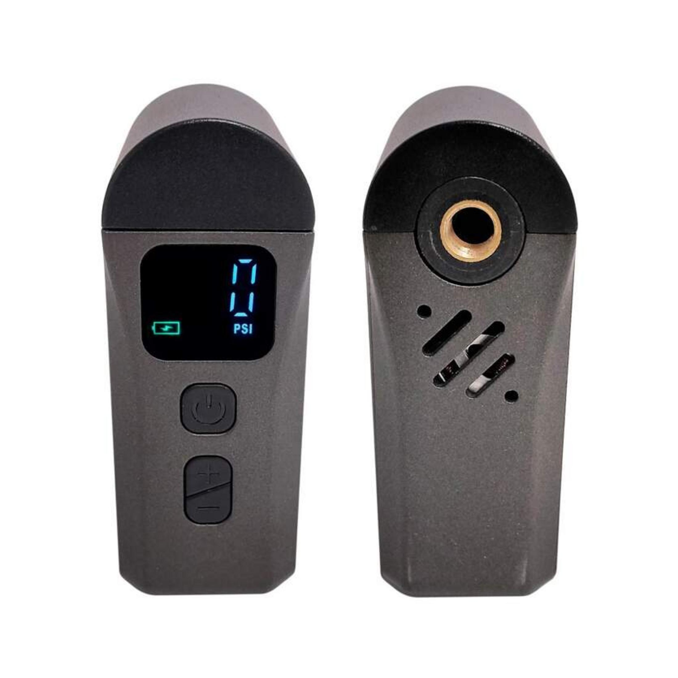 Un medidor digital de presión de neumáticos con pantalla LCD e indicador de batería.