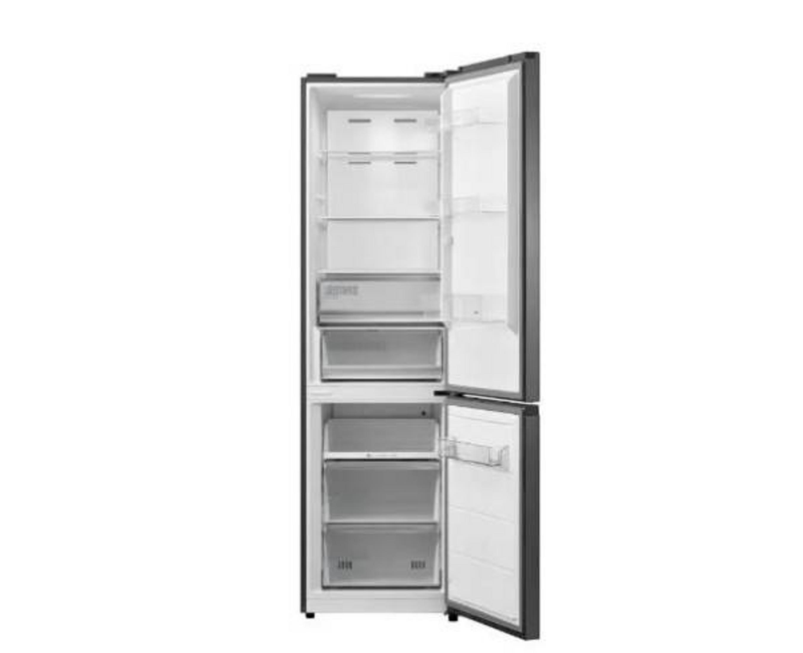 Ein offener Kühlschrank mit mehreren Regalen und Schubladen auf weißem Hintergrund.