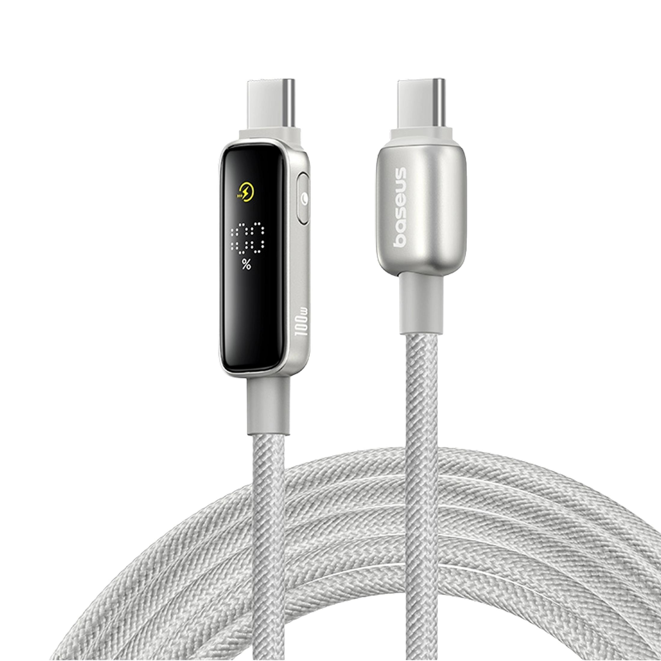 Un cable USB-C plateado con pantalla digital que muestra 100W.