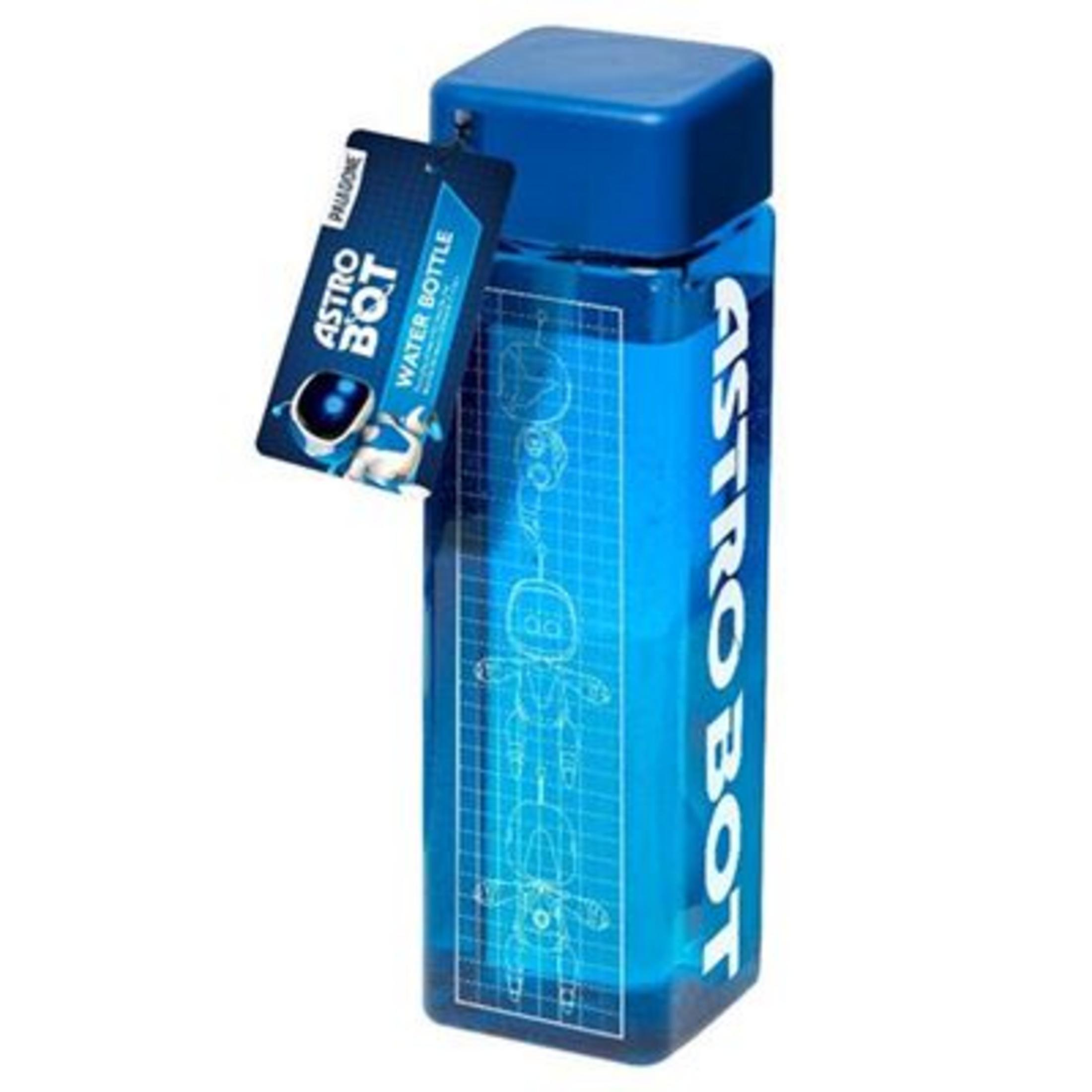 Ein blauer rechteckiger Wasserbehälter mit dem Aufdruck "ASTRO BOT" und einer technischen Zeichnung.