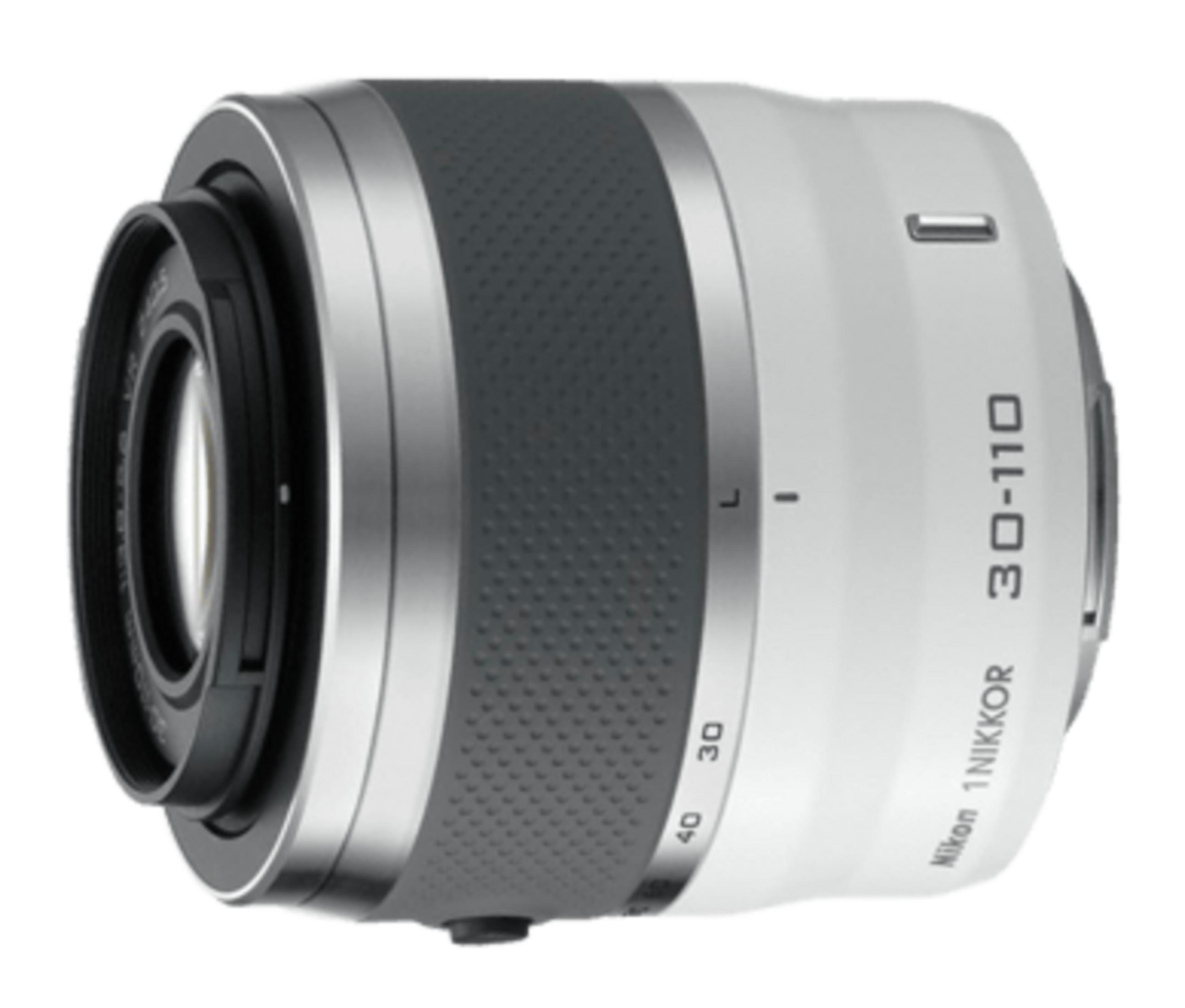 Eine weiße Nikon 1 NIKKOR 30-110mm Objektiv mit silbernen und grauen Akzenten.