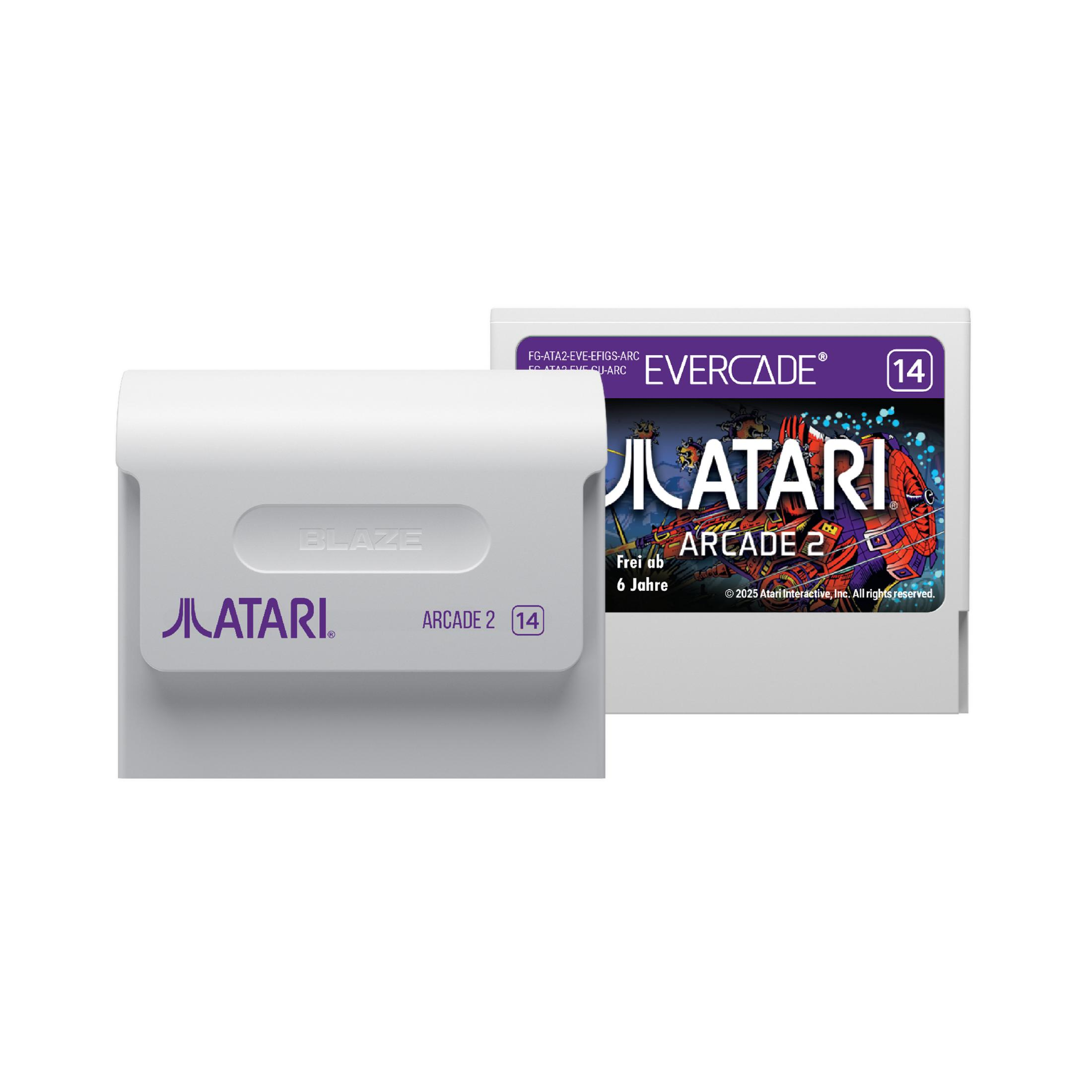 Due cartucce di gioco Atari Arcade, una bianca e una con etichetta colorata.