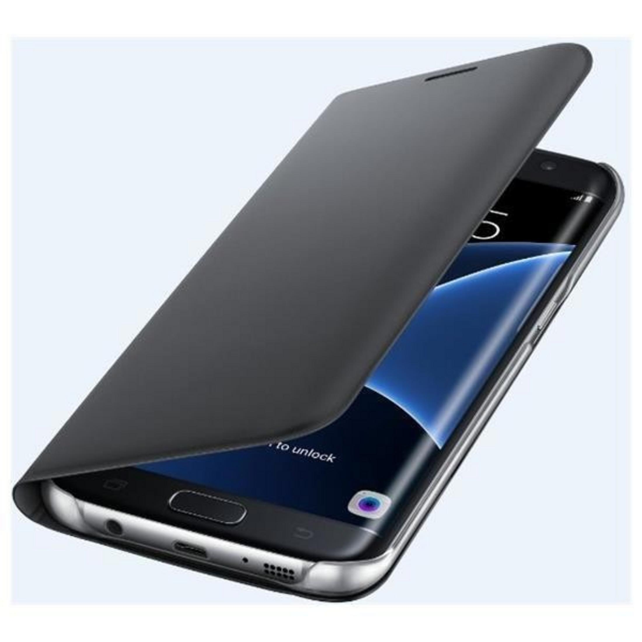 Uno smartphone nero con una cover aperta, pronto per lo sblocco.