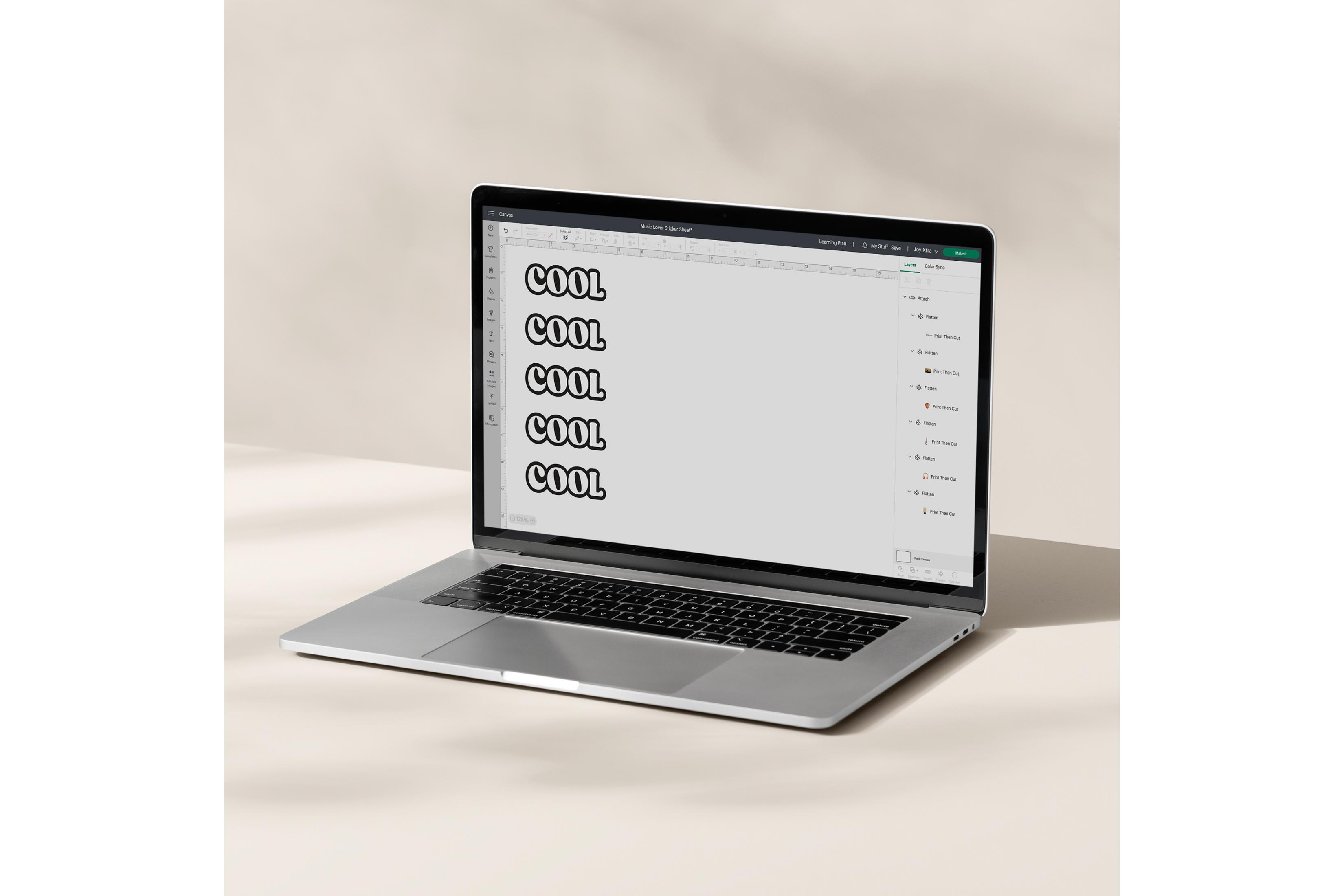 Un portátil muestra la palabra COOL seis veces en su pantalla.