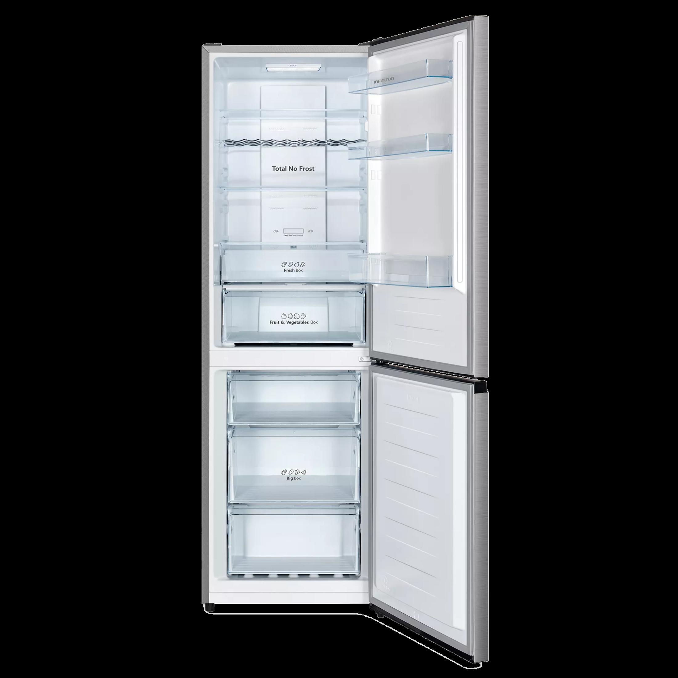 Un refrigerador abierto con múltiples estantes, cajones e iluminación LED.
