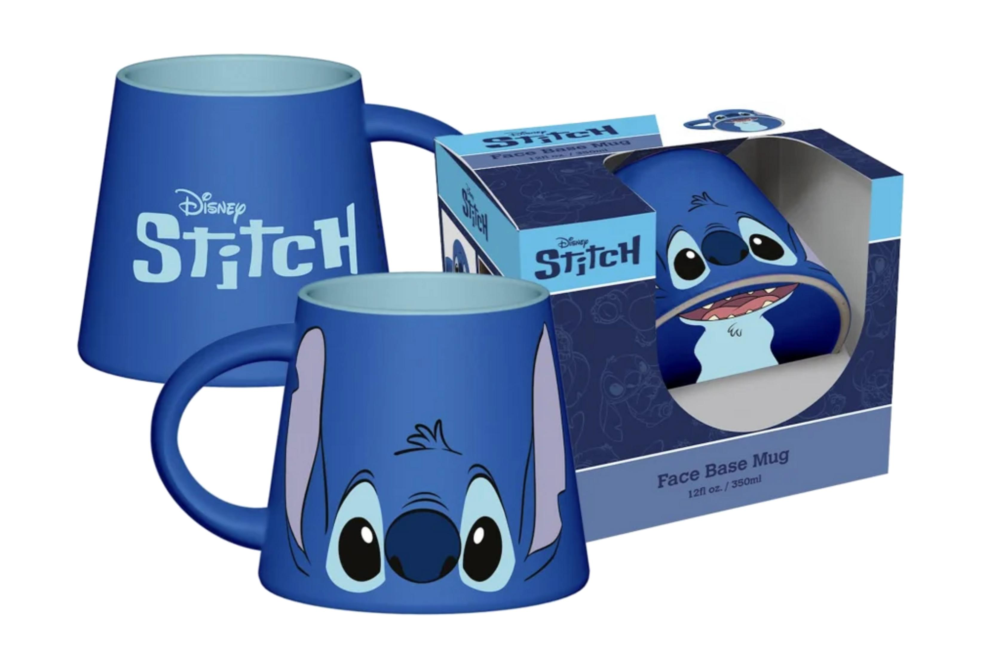 Dos tazas azules de Stitch con logo de Disney y embalaje a juego.