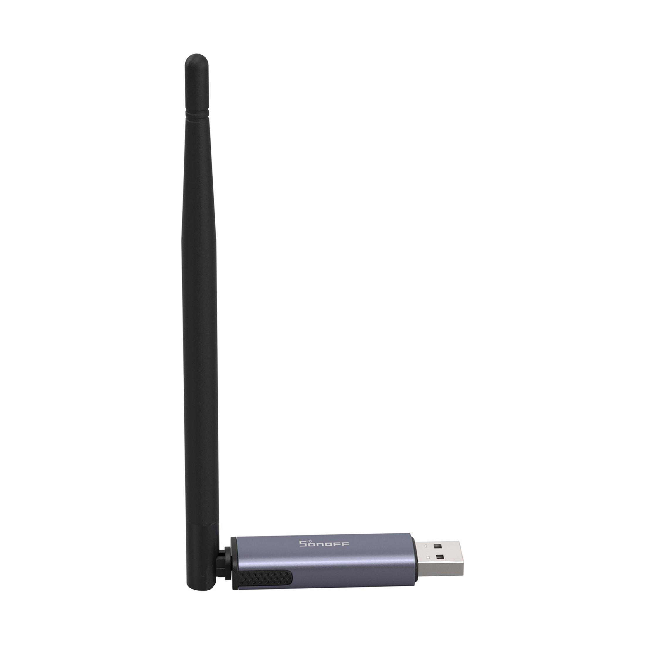 Un dongle USB grigio con antenna e logo Sonoff su sfondo bianco.
