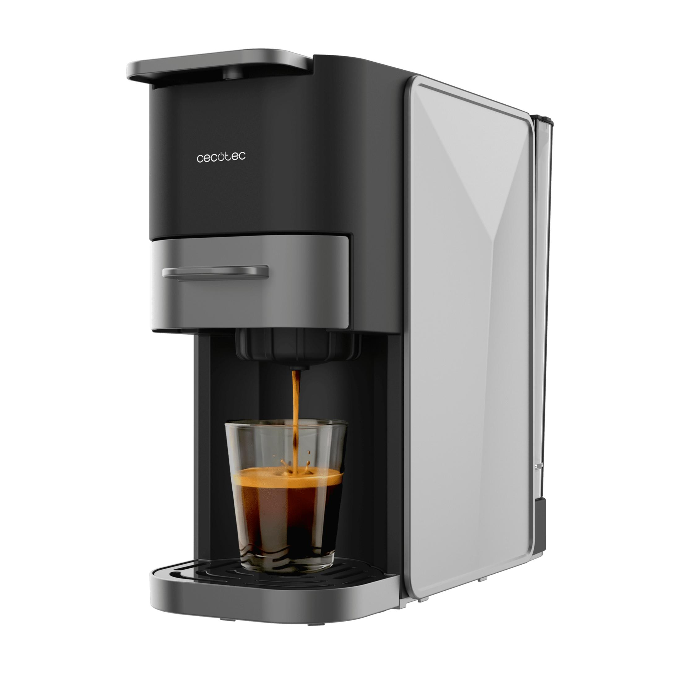 Una macchina da caffè prepara l'espresso in un bicchiere posto sulla vaschetta raccogligocce.