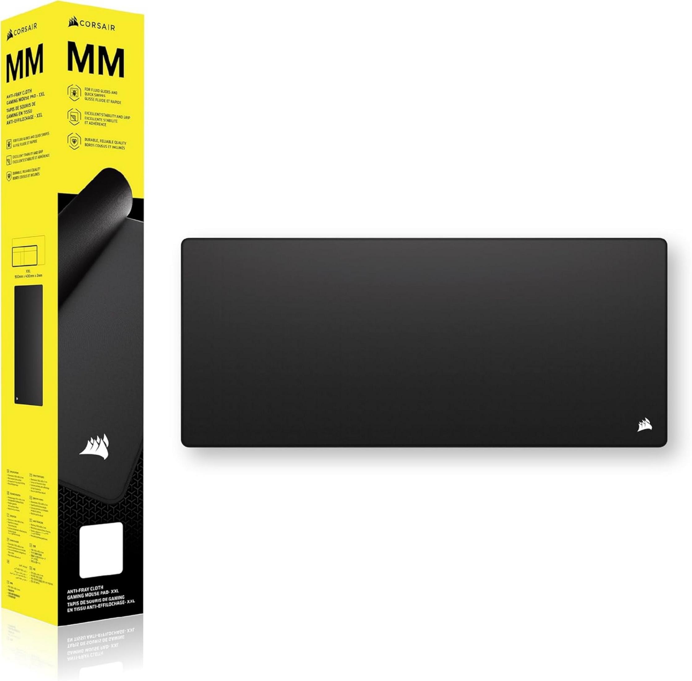 Eine schwarze Corsair XXL-Mausmatte liegt nebeneinander mit ihrer gelben Verpackung.