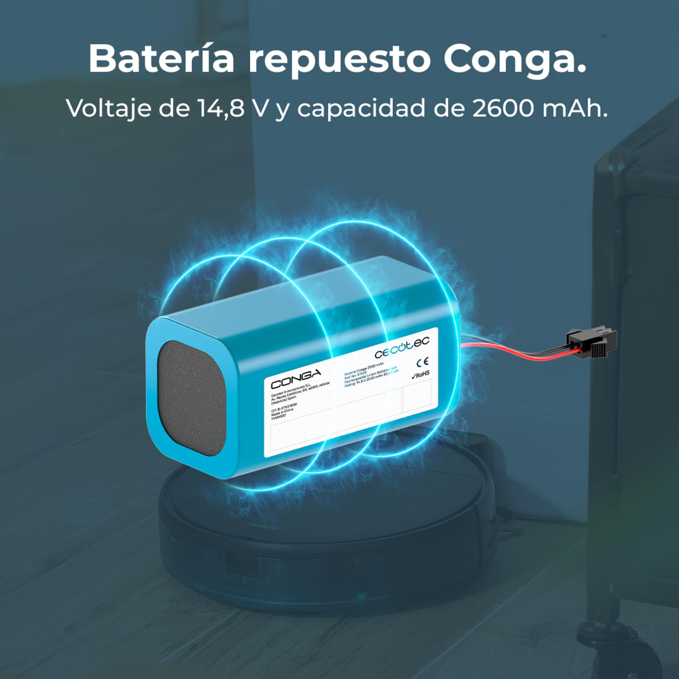 Una batería azul Conga de 14,8 V y 2600 mAh se encuentra sobre un robot aspirador.