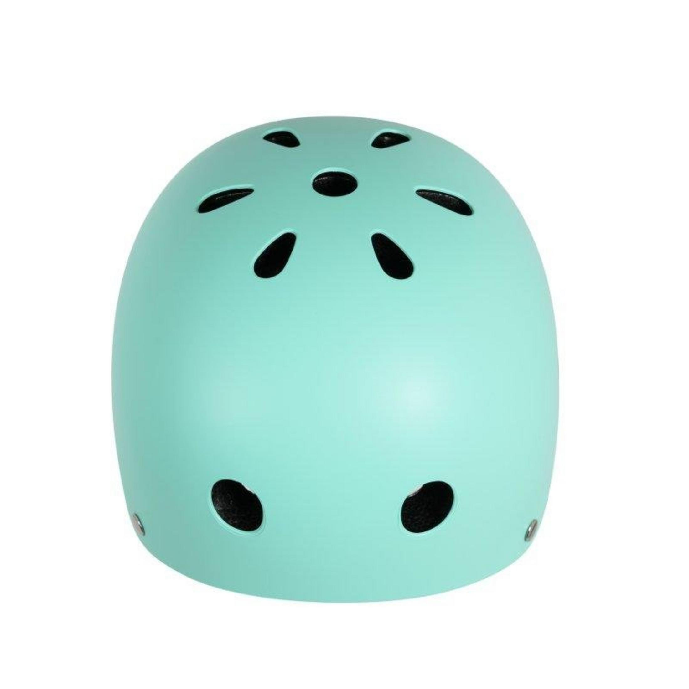 Un casco turquesa con orificios de ventilación y interior negro.