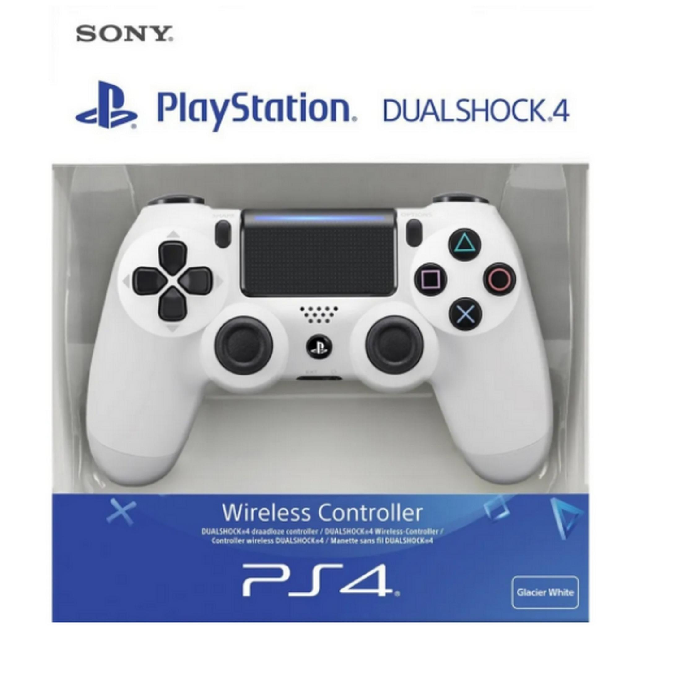 Un mando DualShock 4 blanco de PlayStation 4 en su embalaje.