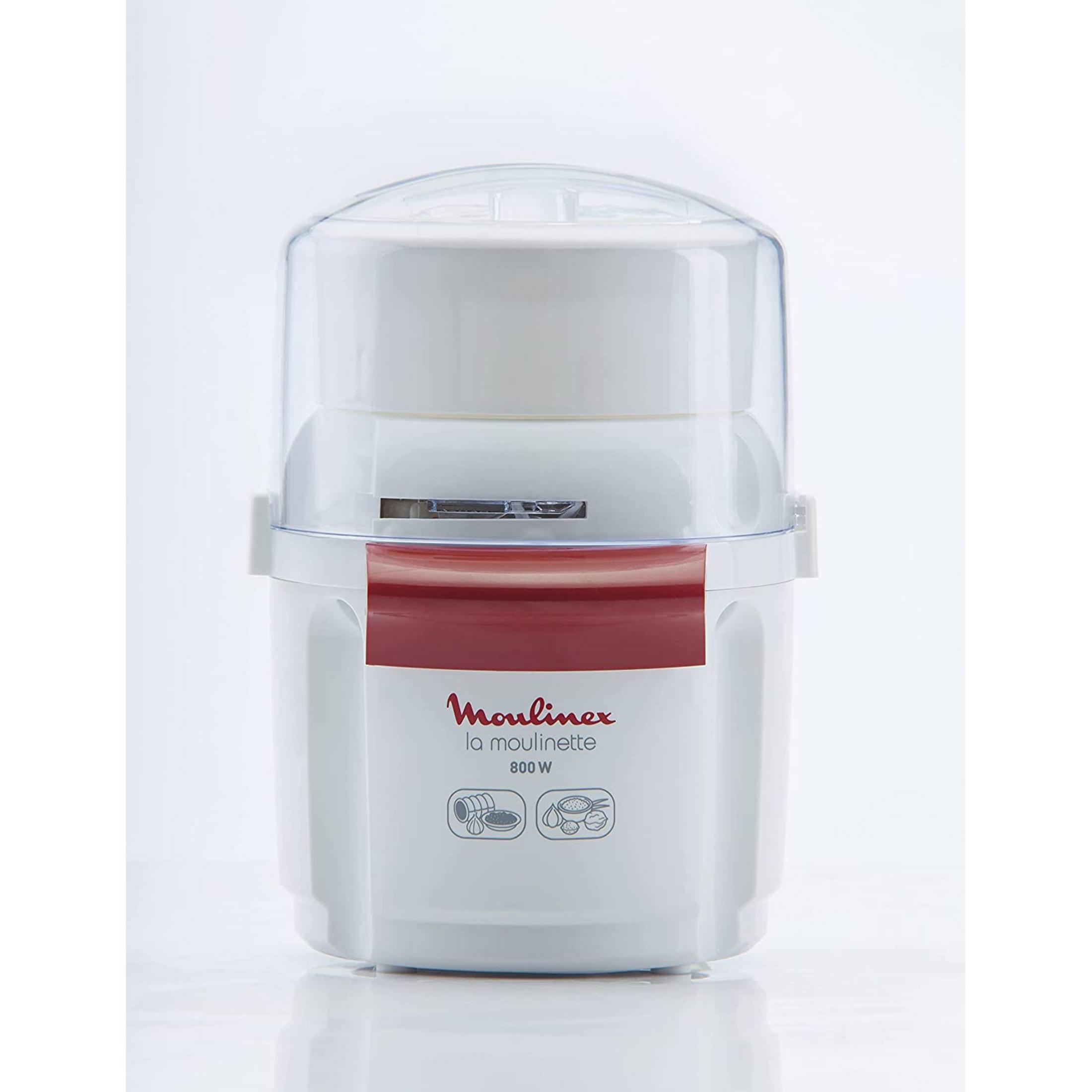 Un tritatutto Moulinex "la moulinette" bianco con coperchio trasparente e accenti rossi.
