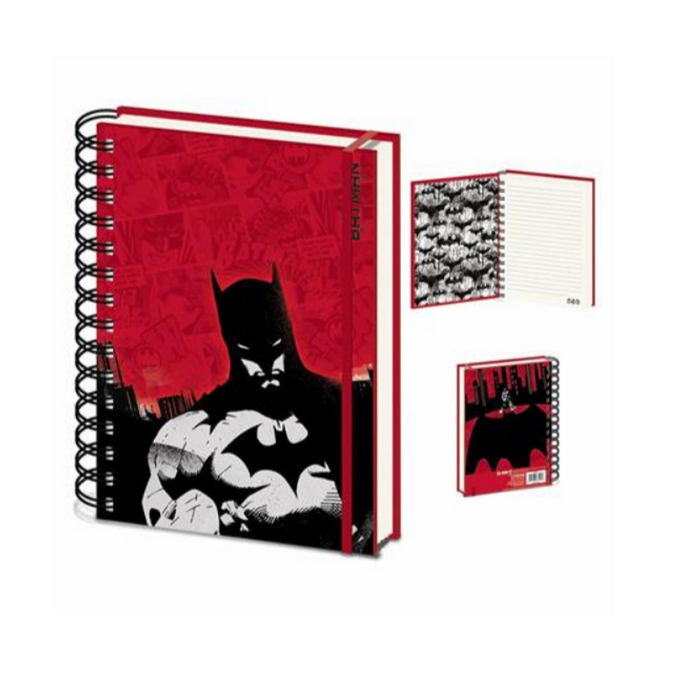 Un cuaderno rojo con diseño de Batman, espiral, abierto, y una versión más pequeña al lado.