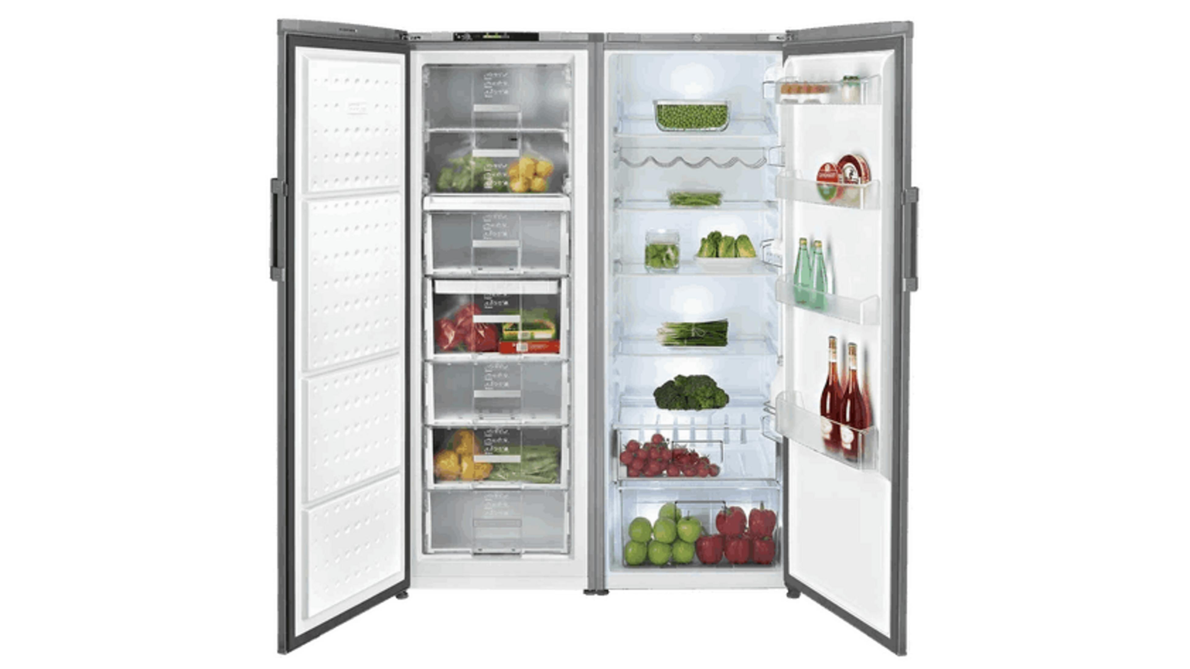 Ein offener Kühlschrank mit Lebensmitteln wie Obst, Gemüse und Flaschen.