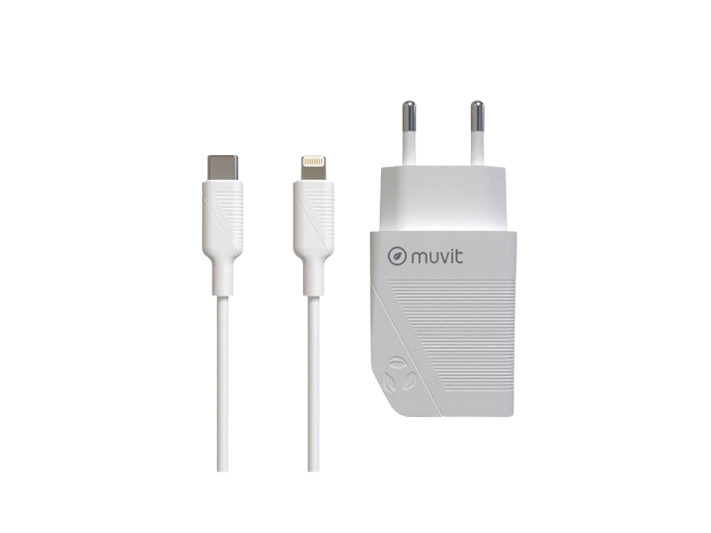 Un cargador blanco con dos cables blancos, uno USB-C y uno Lightning.