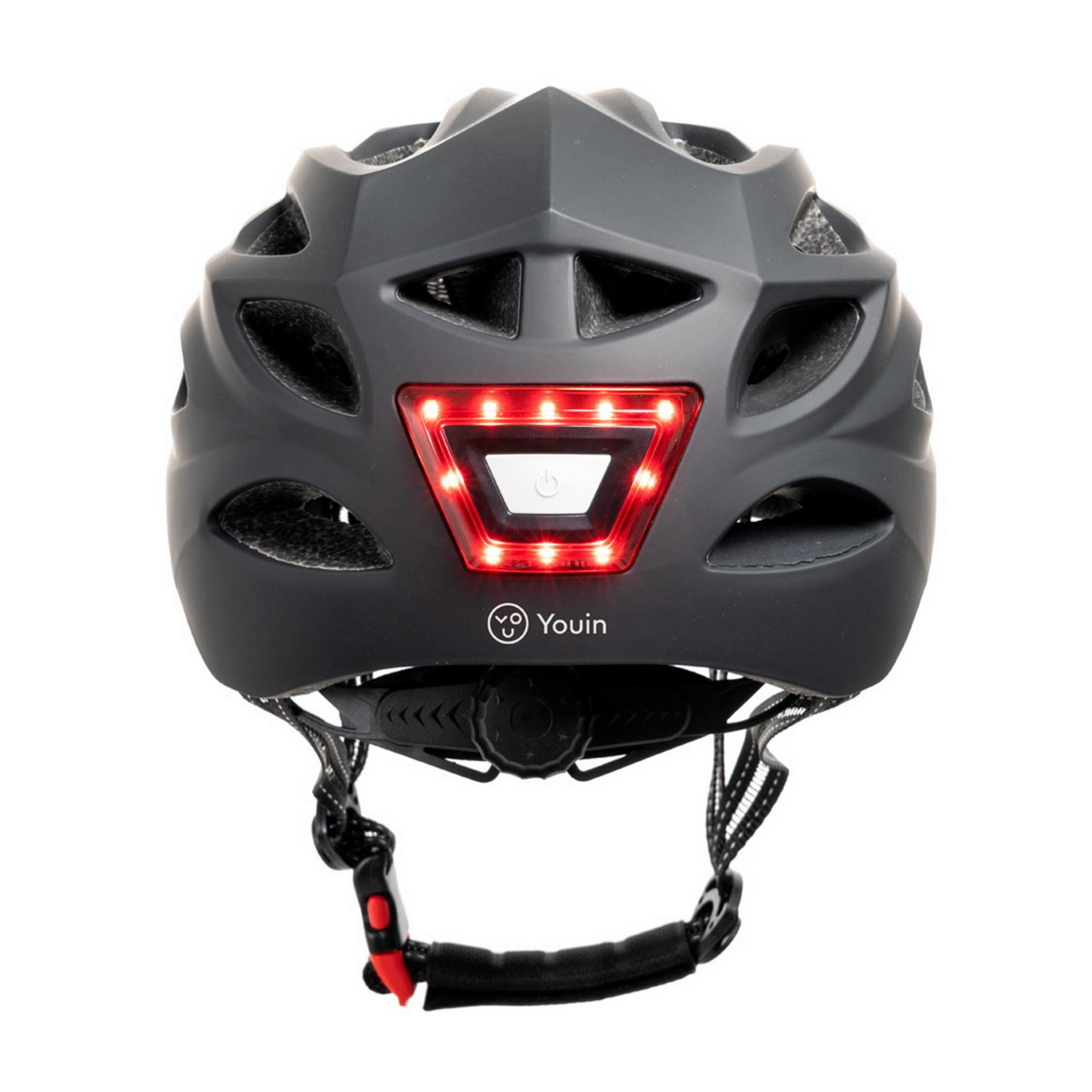 Casco de bicicleta negro con luz trasera triangular roja y dial de ajuste.
