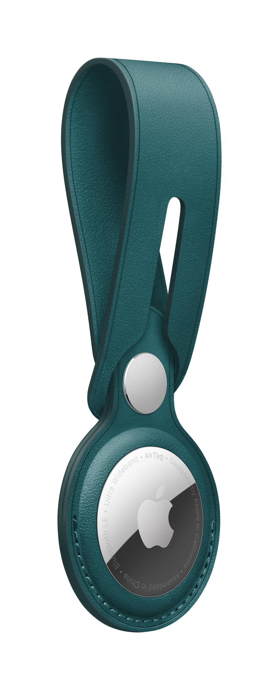 Portachiavi AirTag in pelle verde acqua con bottone argentato e logo Apple.