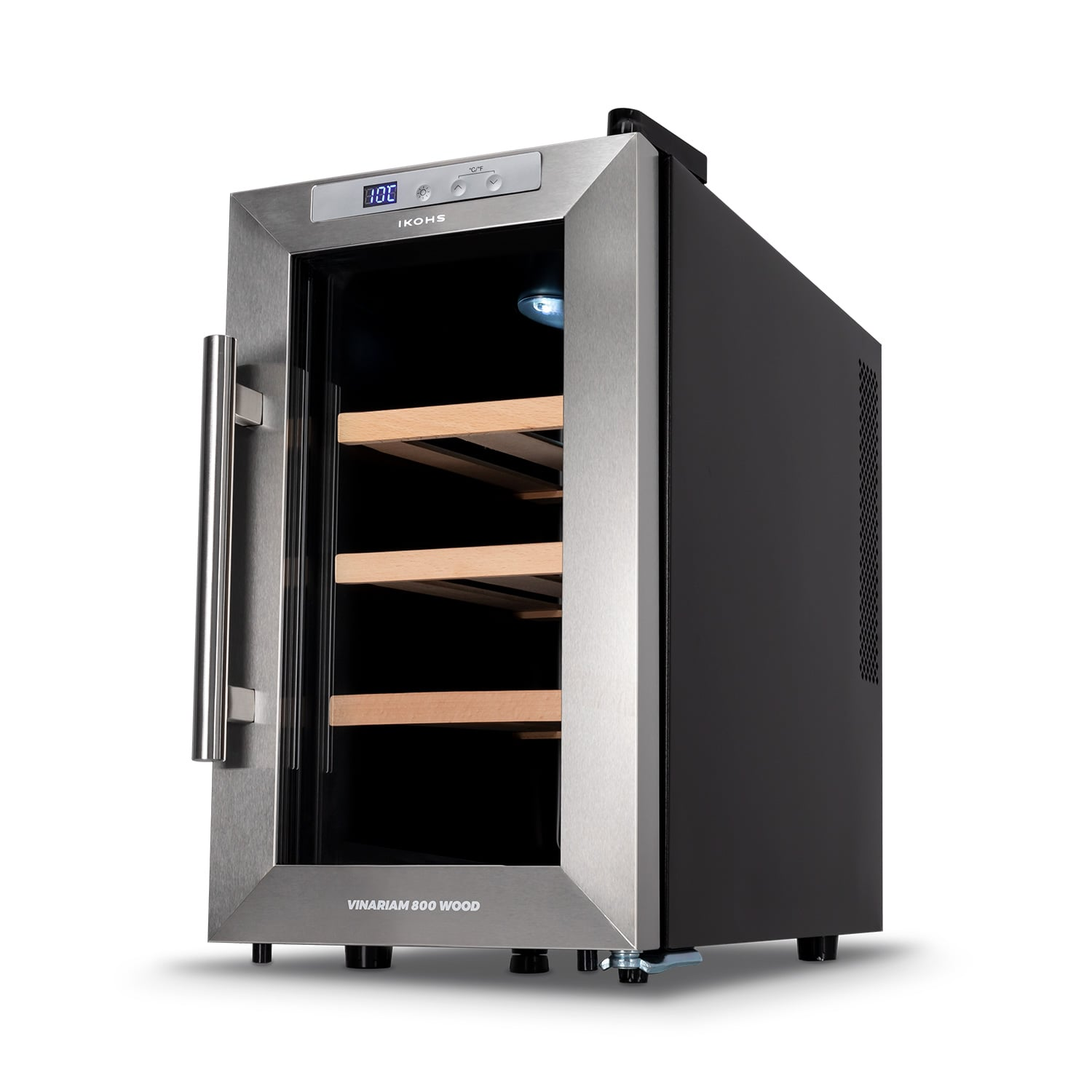 Un enfriador de vino plateado con puerta de cristal, estantes de madera y pantalla digital.