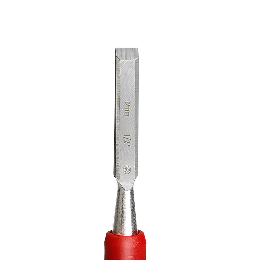 Kırmızı saplı, 12mm/1/2 inç bıçaklı bir keski.