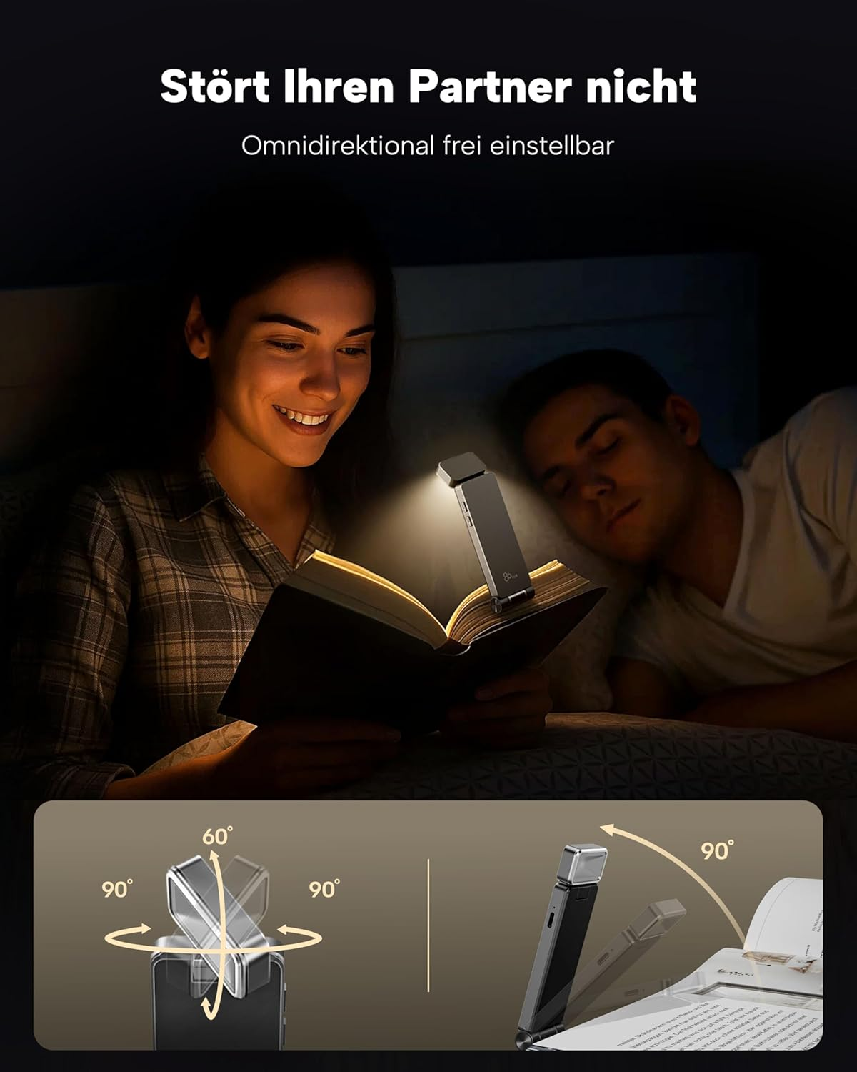 Frau liest Buch im Bett, beleuchtet von kleiner Lampe. Mann schläft neben ihr.