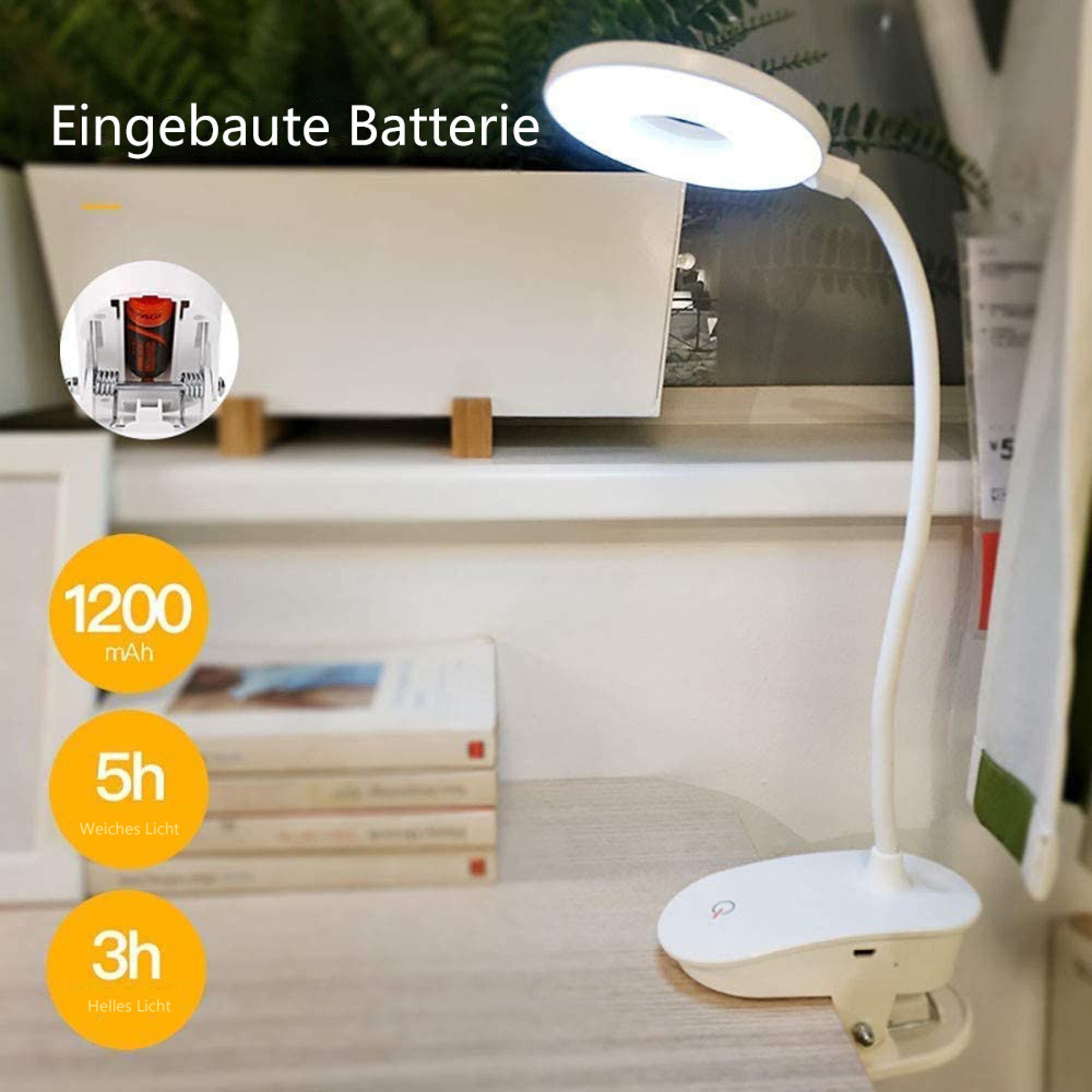 Eine weiße Klemmlampe mit LED-Ringlicht steht auf einem Schreibtisch.