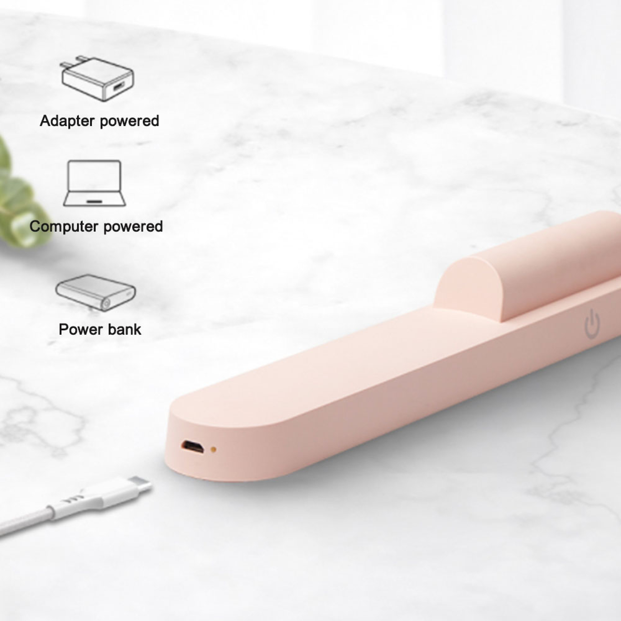 Ein rosa Ladekabel mit USB-C-Stecker liegt neben einem rosa Gerät.