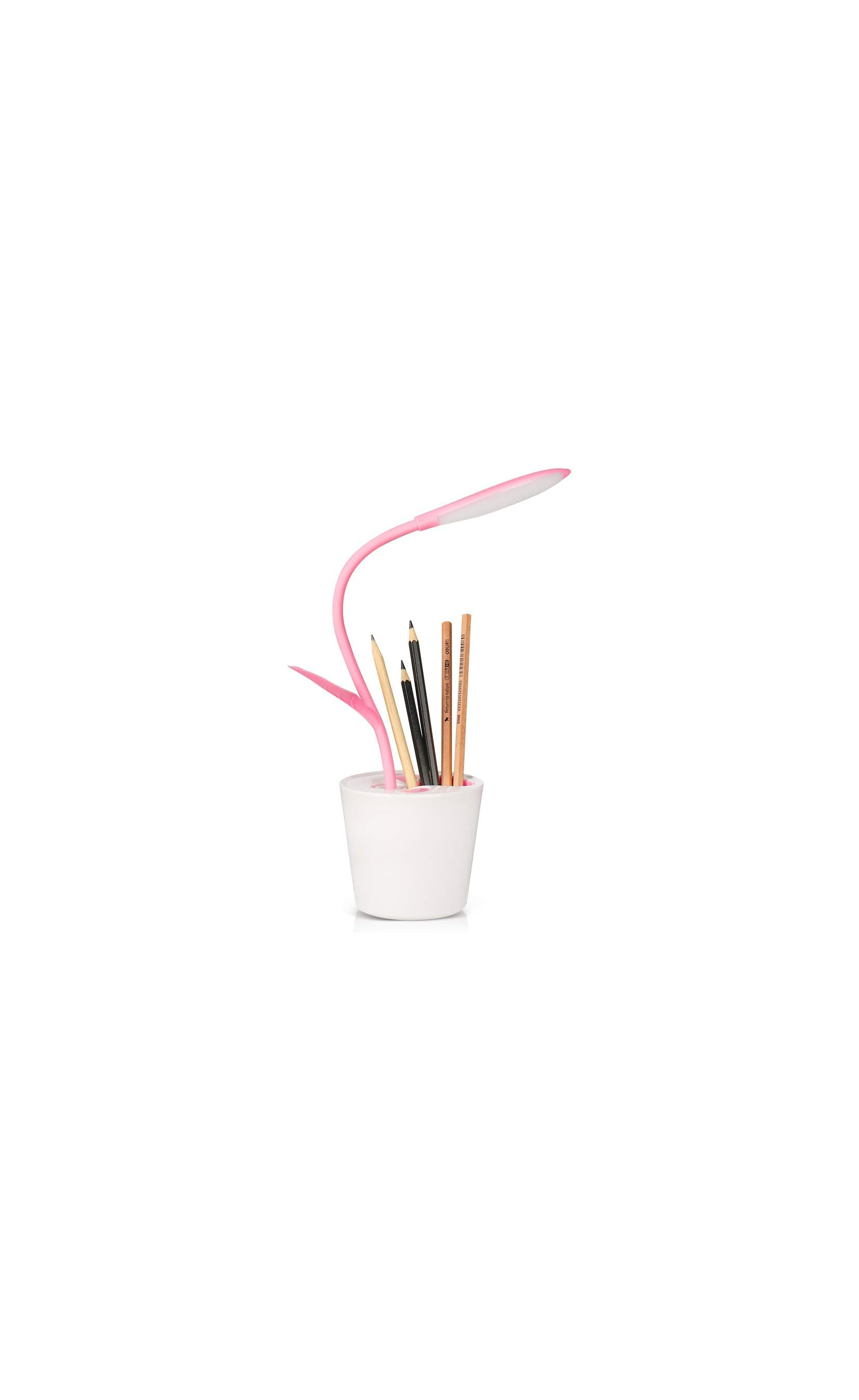 Ein rosa Schreibtischlampenarm ragt über einem weißen Stifthalter mit Bleistiften.