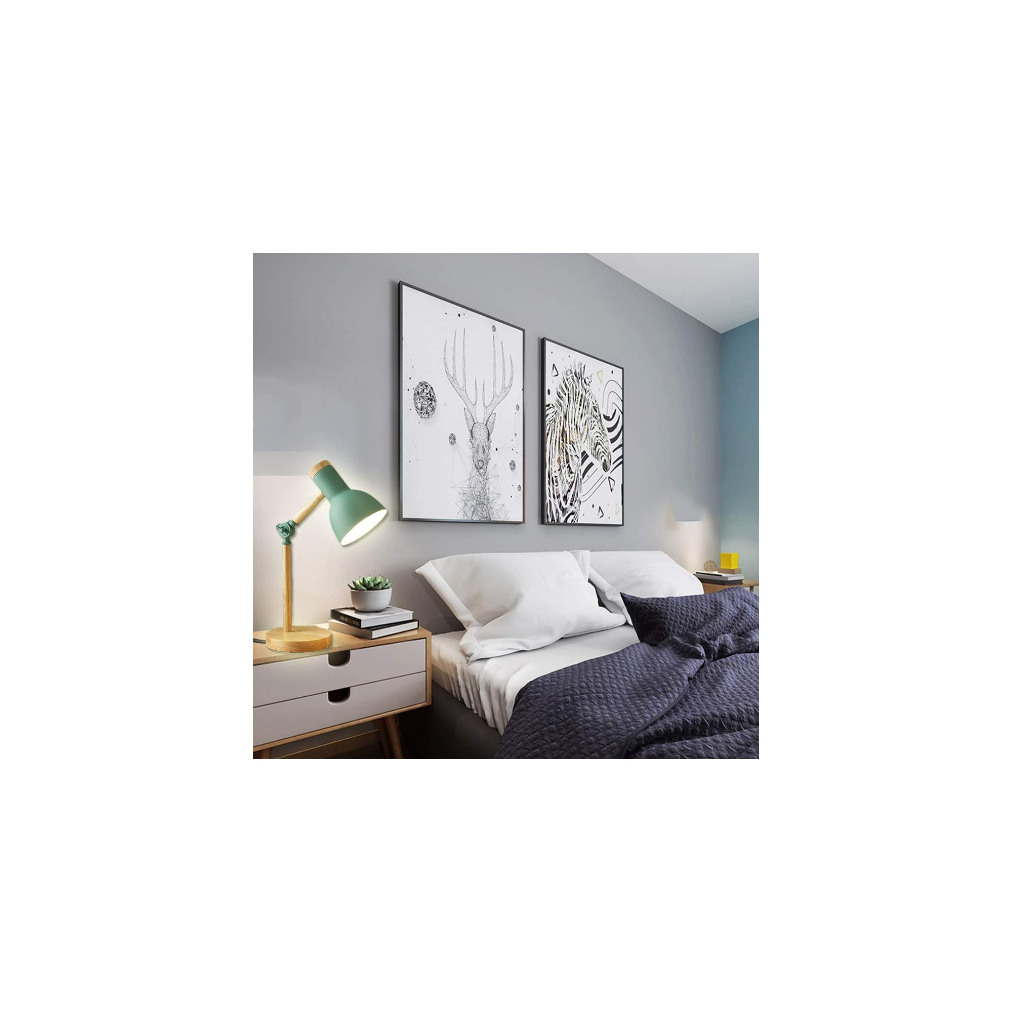 Ein Nachttisch mit Lampe und Buch neben einem Bett mit Kunst an der Wand.