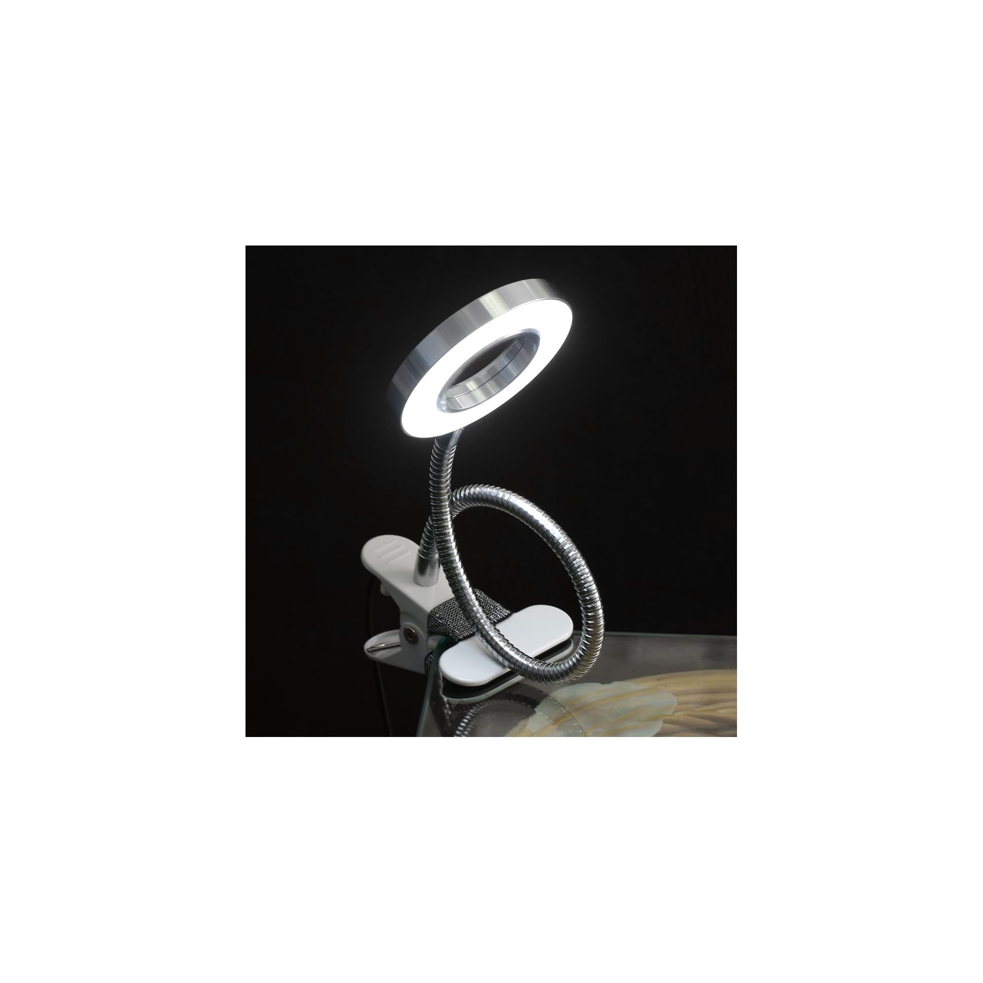 Ein flexibler Lampenarm mit LED-Ringlicht, der an einer Klemme befestigt ist.