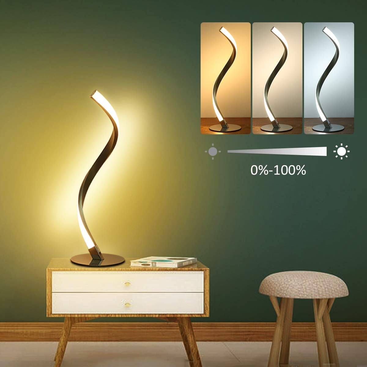 Eine moderne Schreibtischlampe mit geschwungenem Design leuchtet hell auf einem Nachttisch.