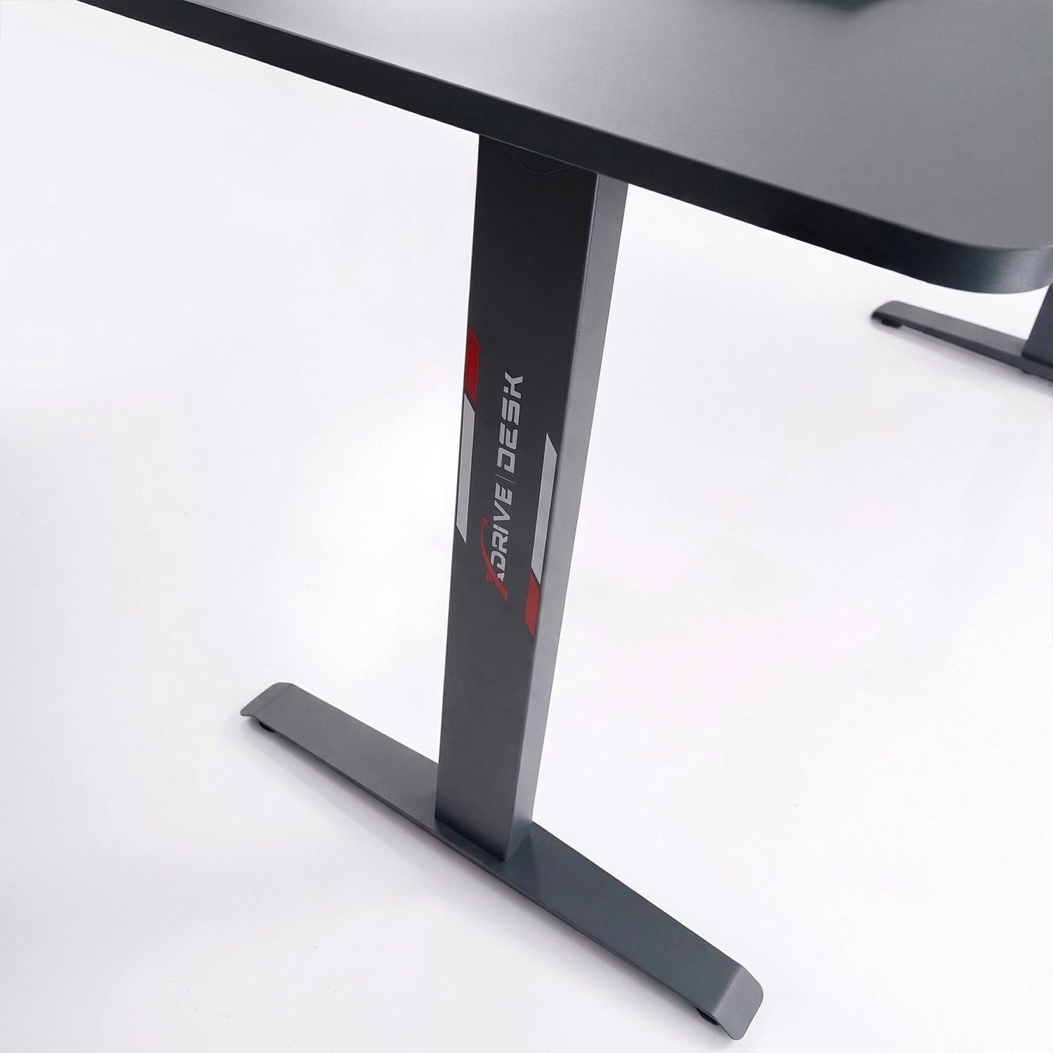 Kırmızı ve beyaz "ADRIVE DESK" yazılı gri masa ayağı.