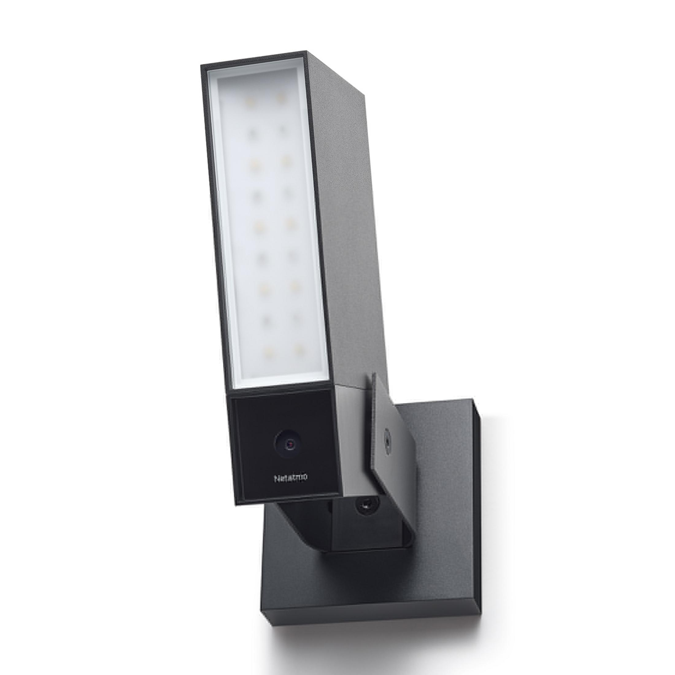 Ciemnoszara inteligentna lampa zewnętrzna z kamerą zamontowana na białym tle.
