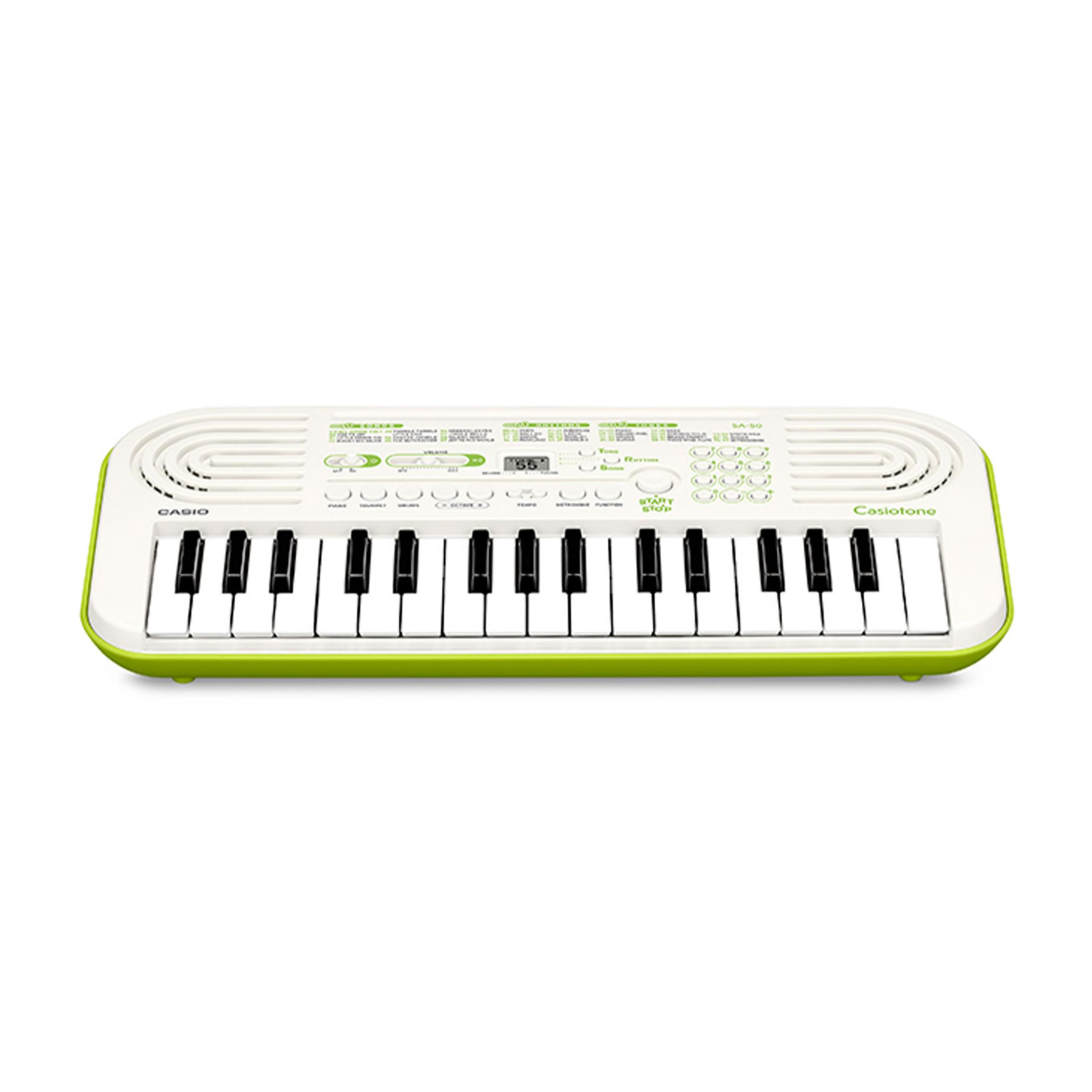 Een wit en groen Casio SA-50 keyboard met zwarte en witte toetsen.