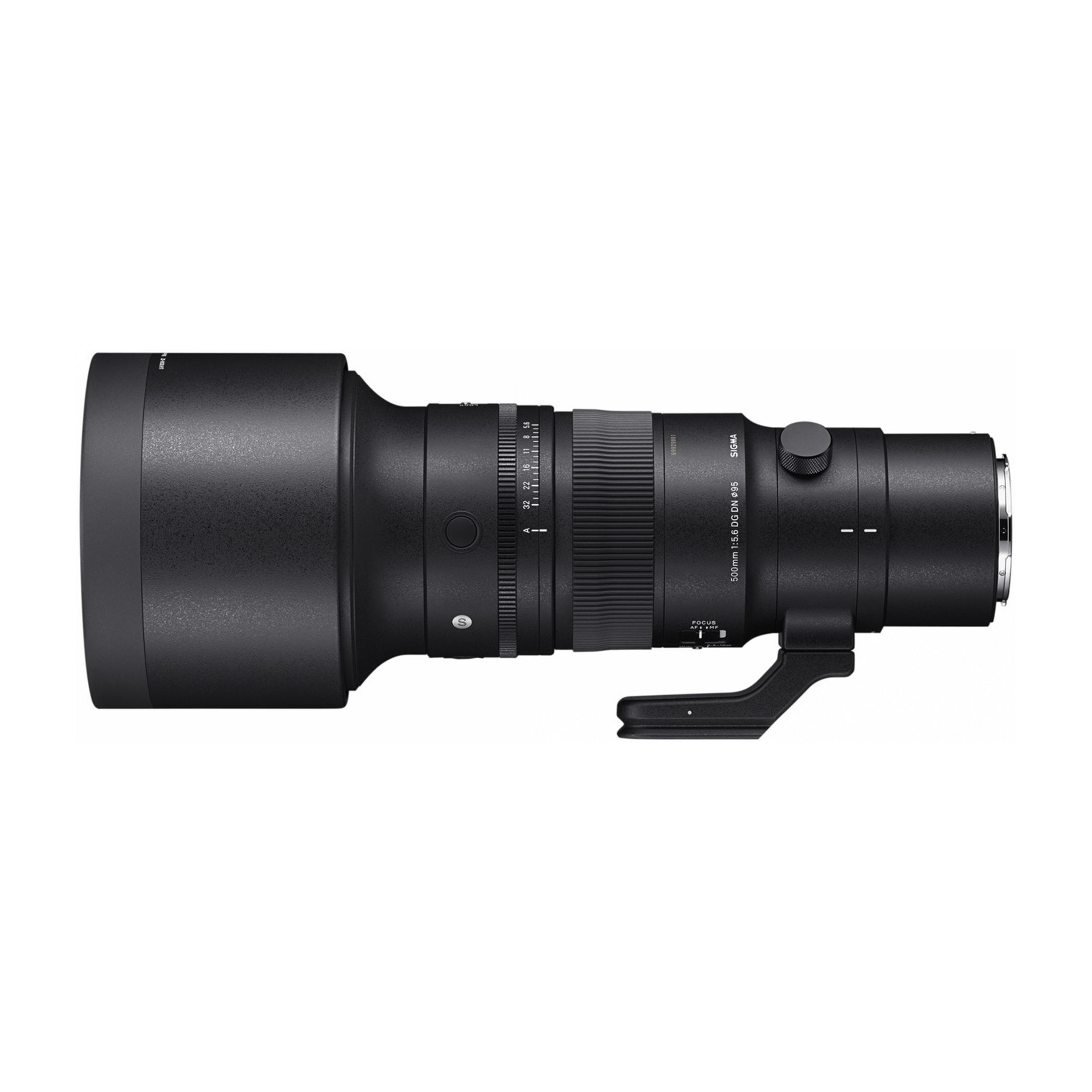 Un obiettivo Sigma 500mm 1:5.6 DG DN nero con segni argentati.