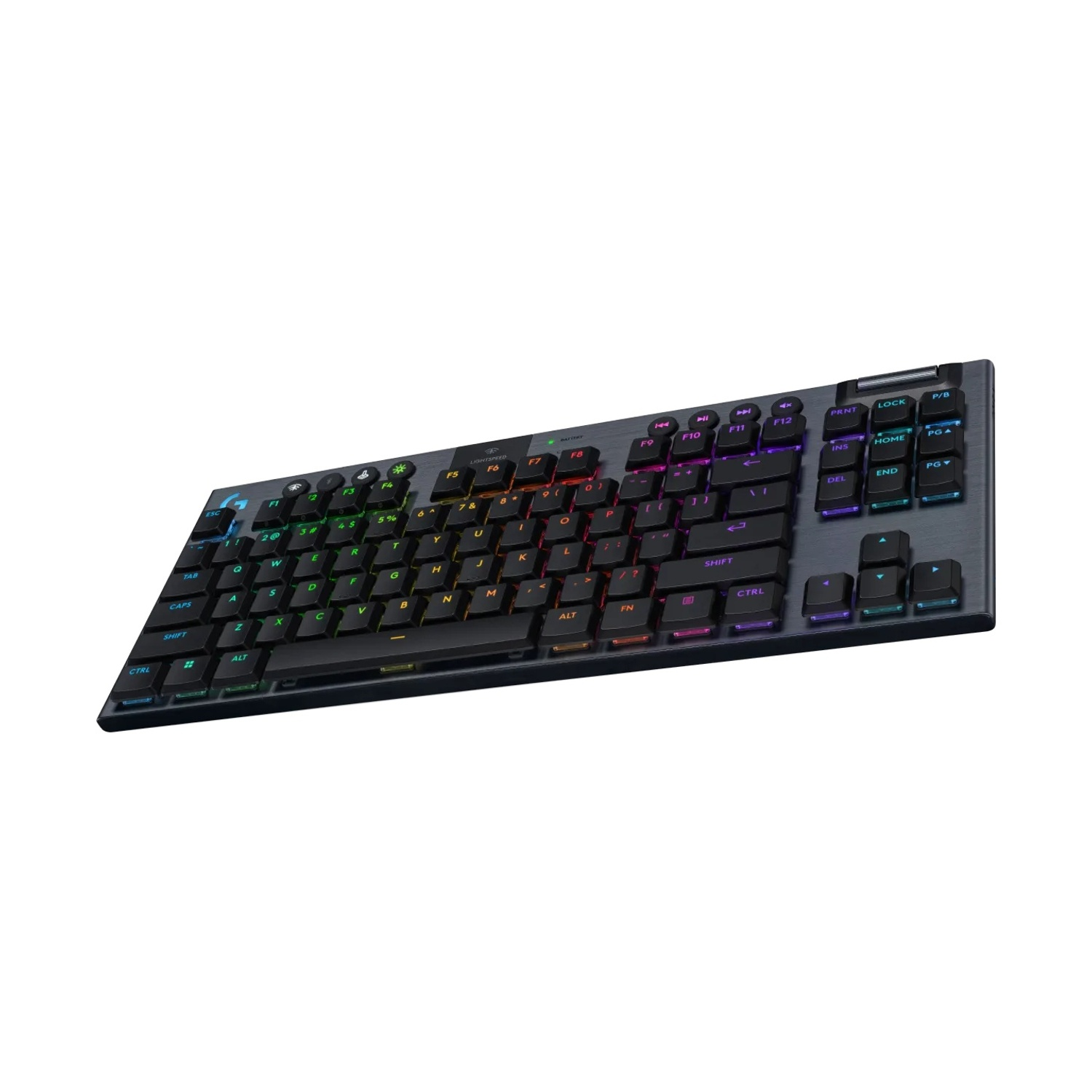 Eine schwarze mechanische Tastatur mit RGB-Beleuchtung, schräg auf weißem Hintergrund.