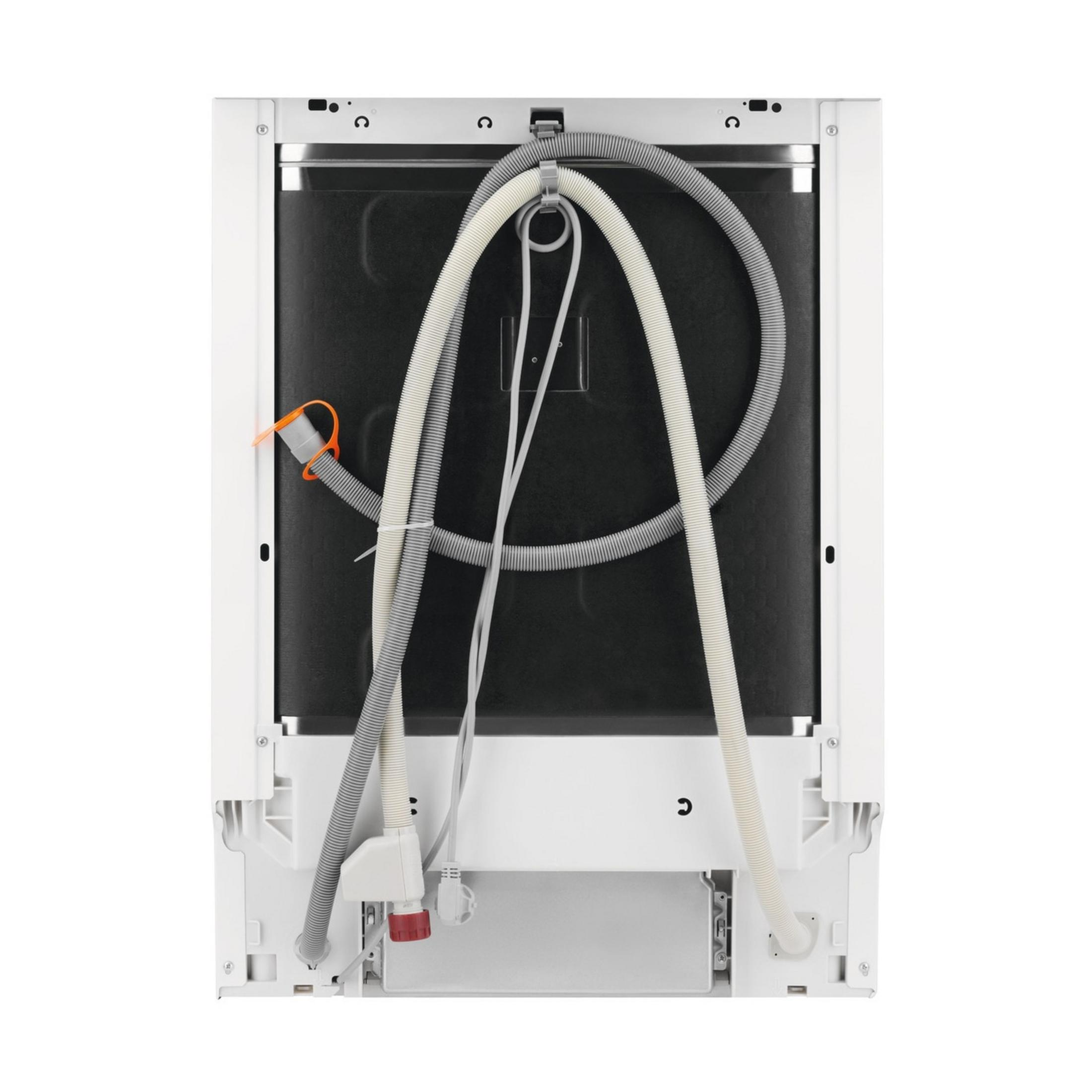 Parte trasera de un electrodoméstico blanco con mangueras y cables. Una manguera gris y una blanca están fijadas arriba.