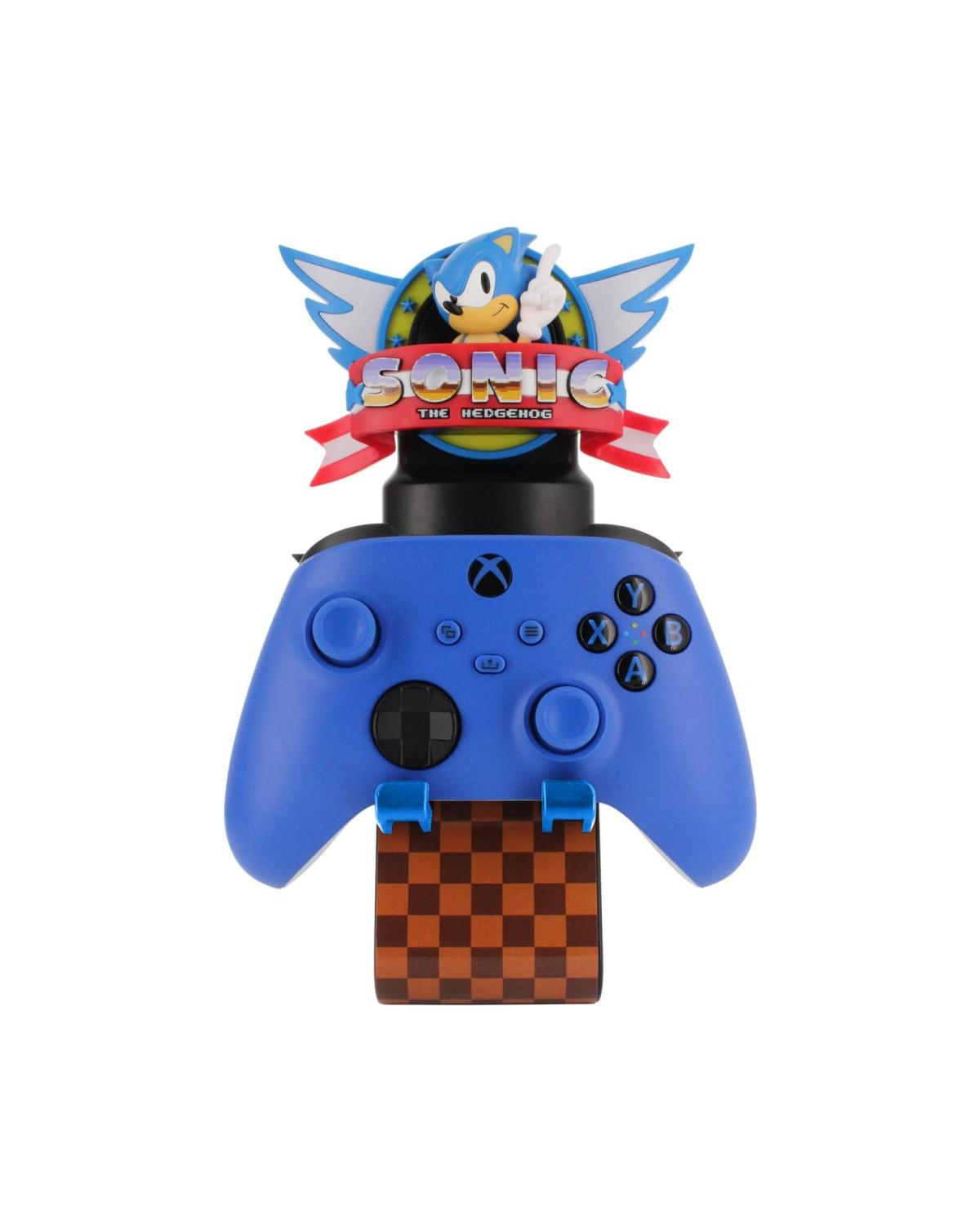Niebieski kontroler Xbox z figurką Sonic i podstawą w szachownicę.