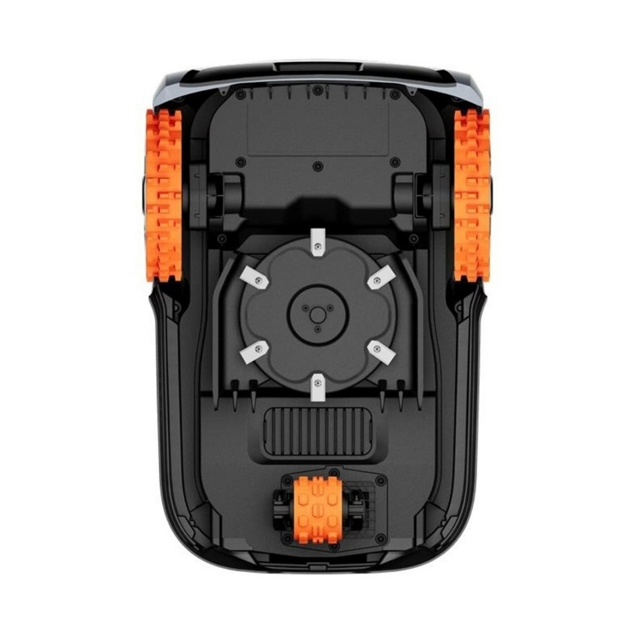 Vue par le dessous d'un robot tondeuse avec roues orange, disque de lames et châssis.