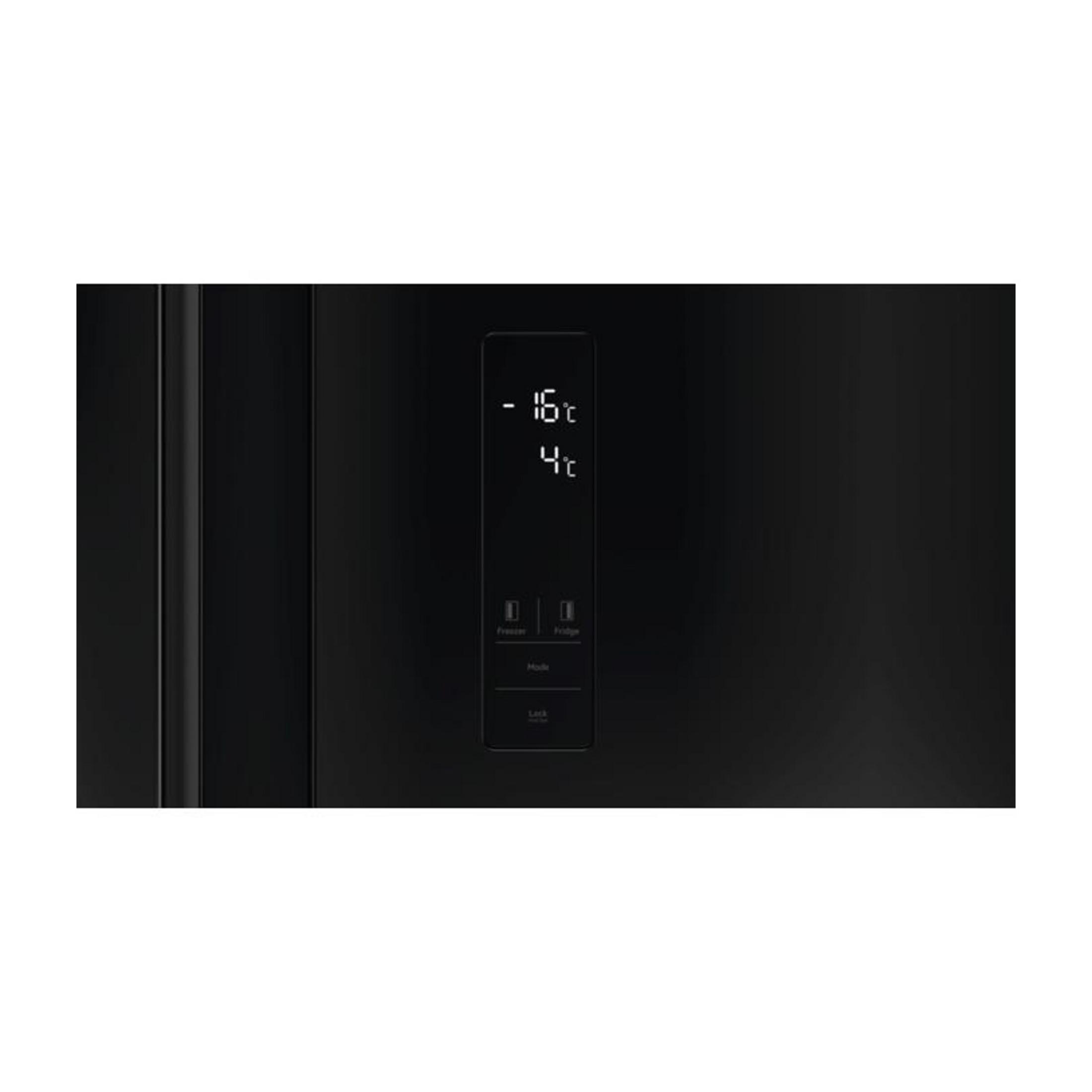 Una pantalla negra de refrigerador muestra -16 grados y 4 grados.