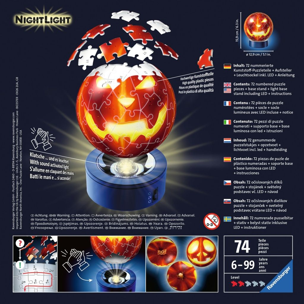 Una palla puzzle zucca luminosa da 72 pezzi su una base blu con LED.