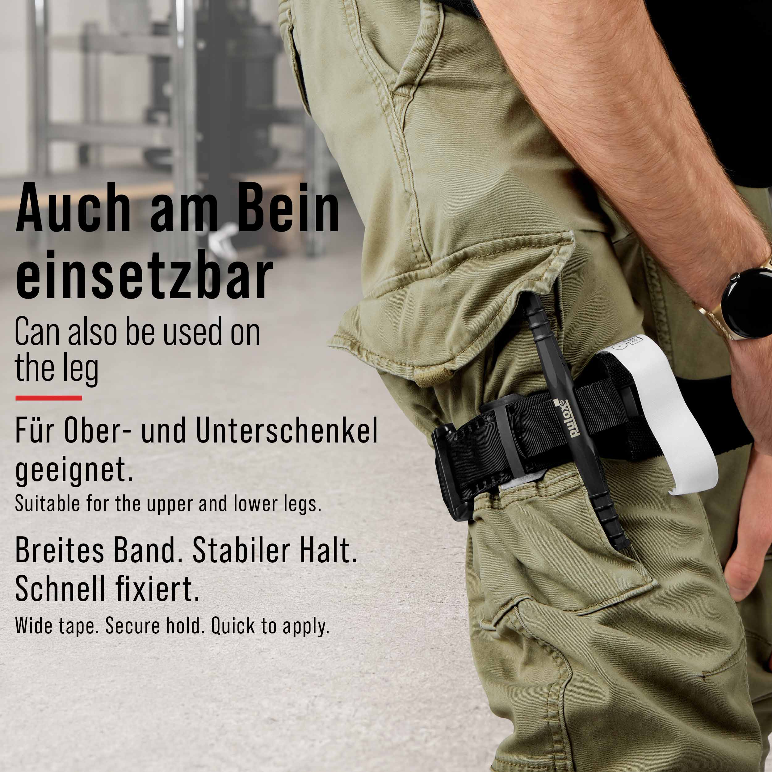 Ein Mann trägt eine olivgrüne Hose mit einem schwarzen Tourniquet am Bein.