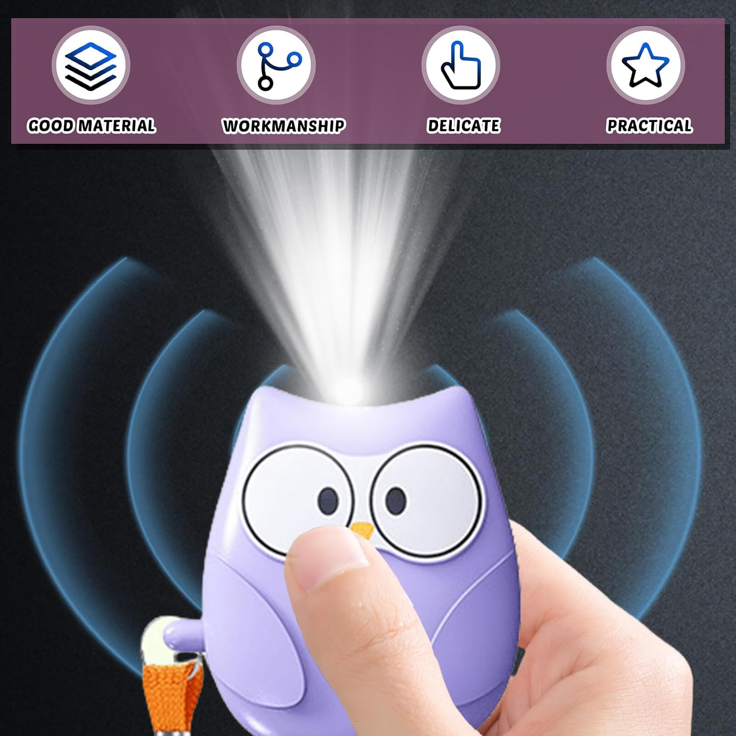 Ein lila eulenformiger Alarm mit einem Lichtstrahl wird von einer Hand gehalten.