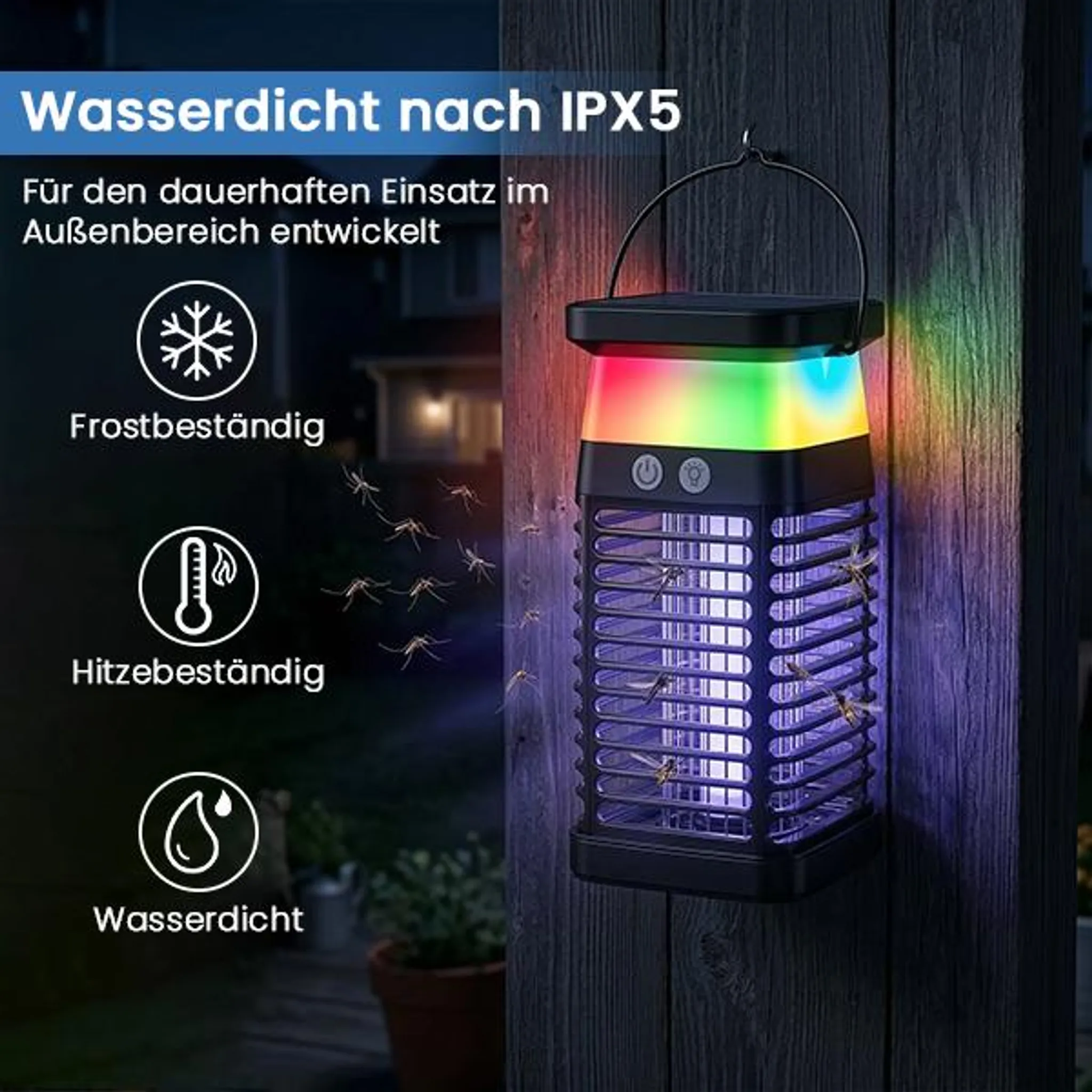 Insektentöter mit LED-Beleuchtung hängt an einem Holzpfosten. Es ist nachts.