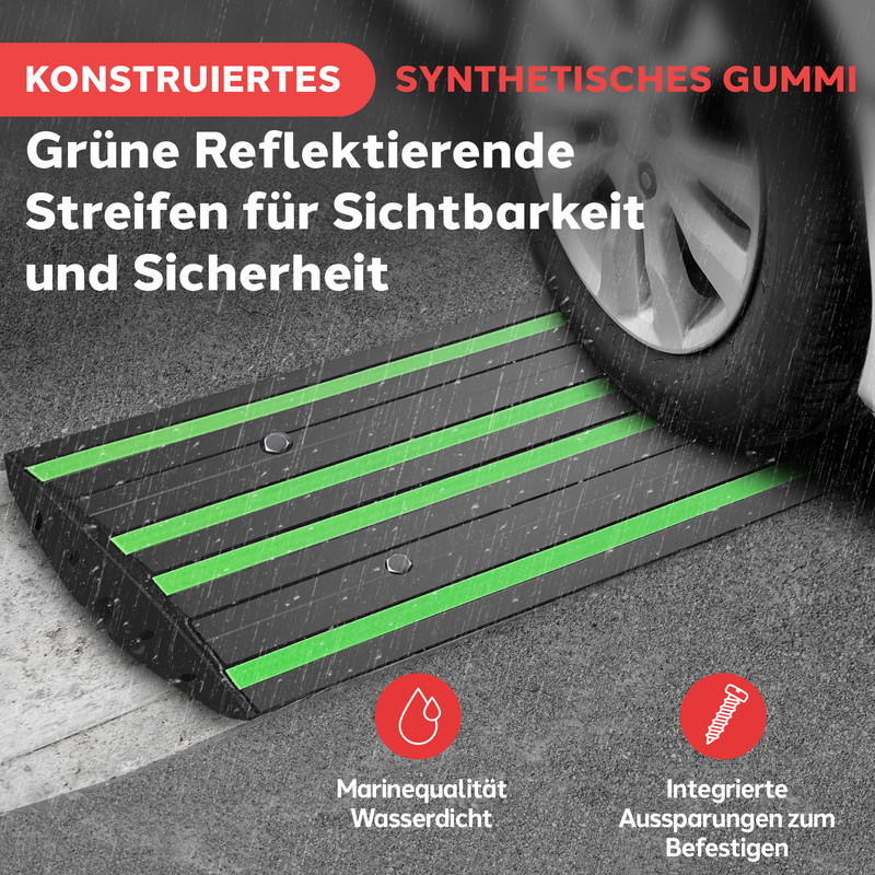 Schwarze Rampe mit grünen Reflektorstreifen, daneben ein Autoreifen.