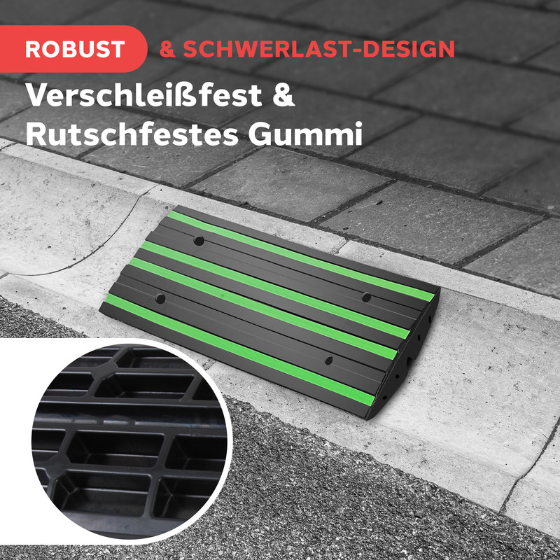 Schwarze Rampe mit grünen Streifen, robust & rutschfest.