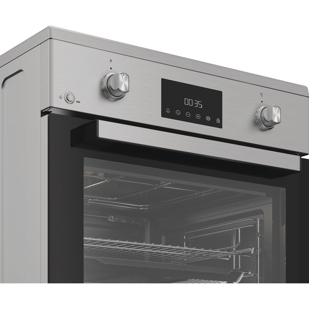 Un forno da incasso argento con display digitale e due manopole.